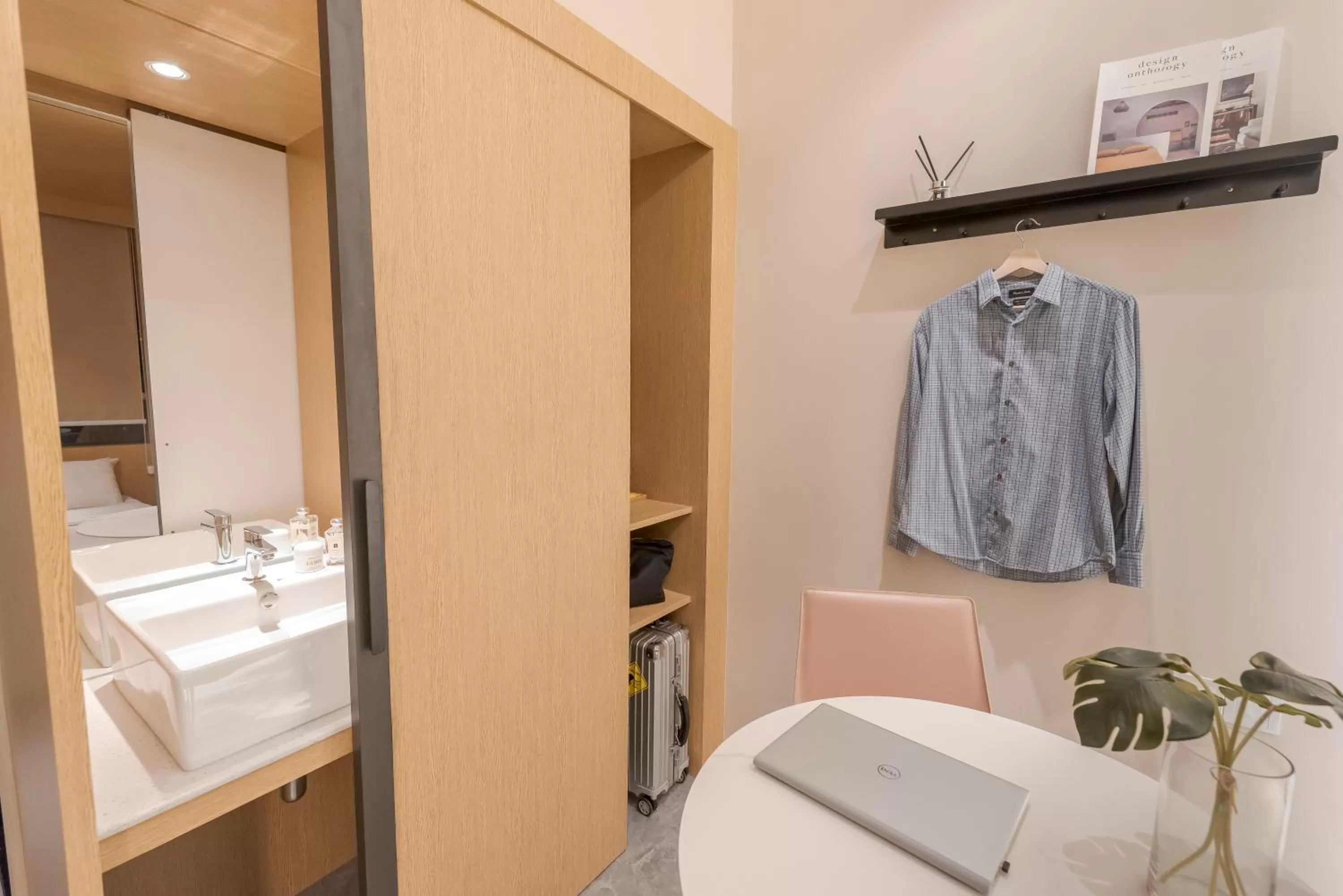 Photo of the whole room, Bed in Harper Boutique Hotel at Sutera Avenue