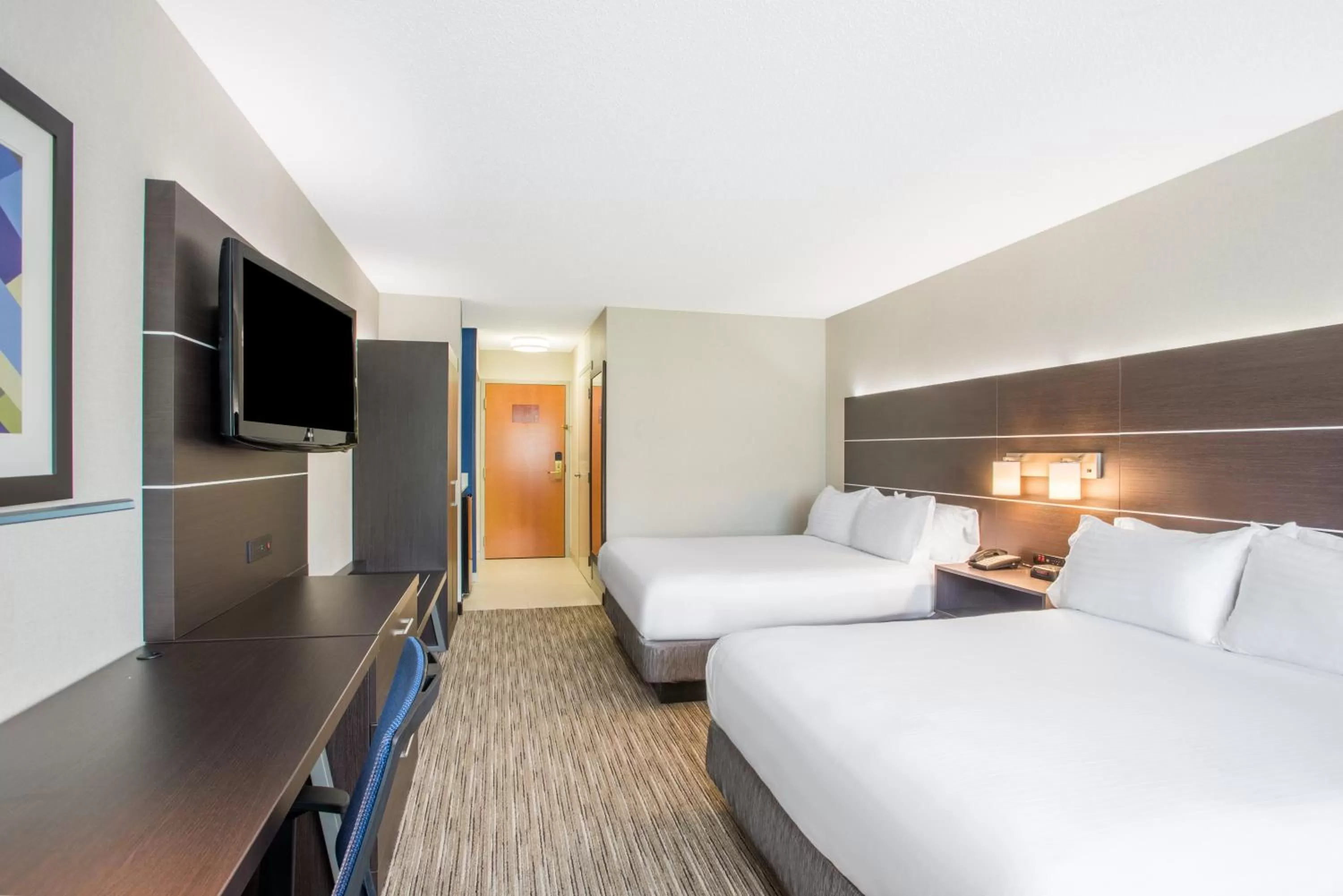 Photo of the whole room, Bed in Holiday Inn Express Hotel & Suites Boston - Marlboro by IHG