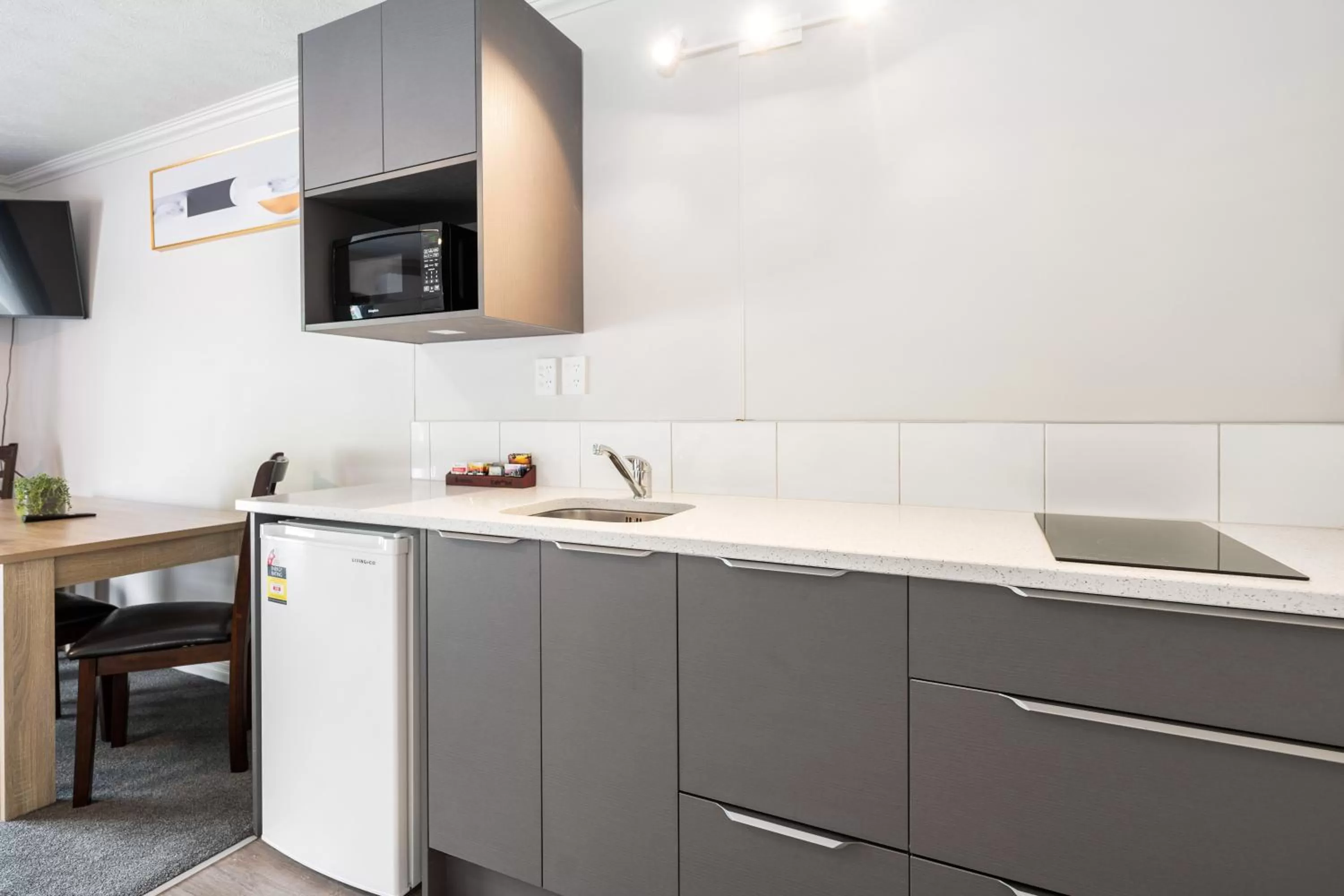 Kitchen or kitchenette in Ashleigh Court Motel