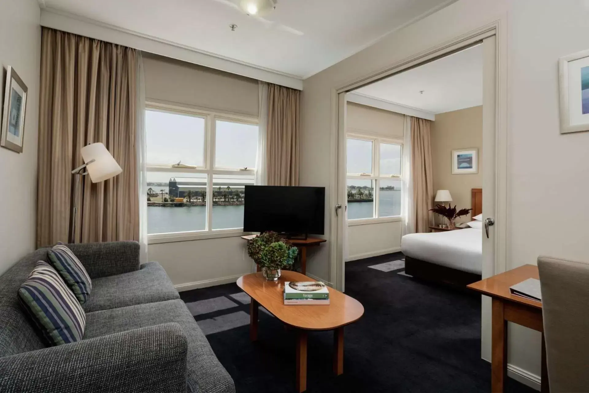 King Suite with Harbor View in Rydges Newcastle King Suite with Harbor View in Rydges Newcastle