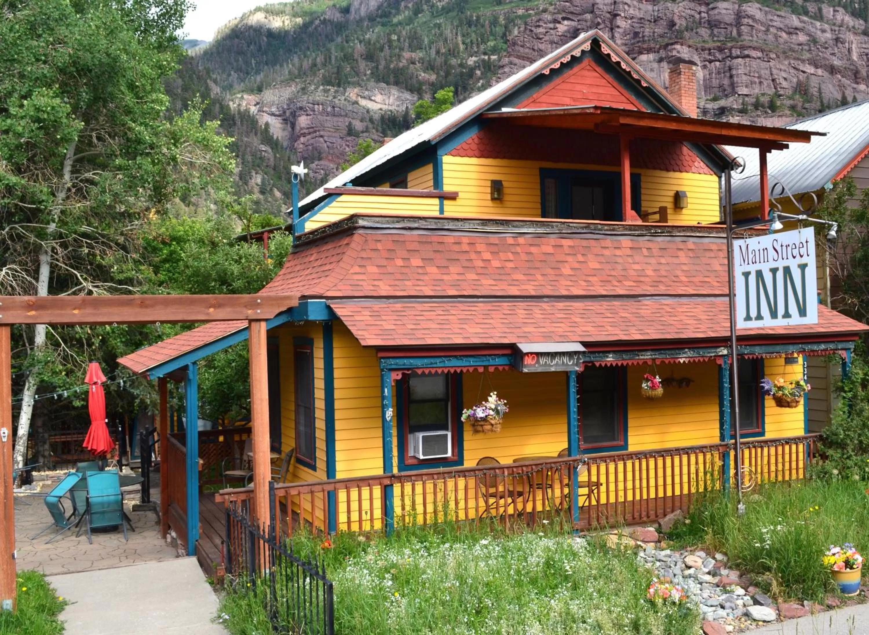 Property building in The Ouray Main Street Inn