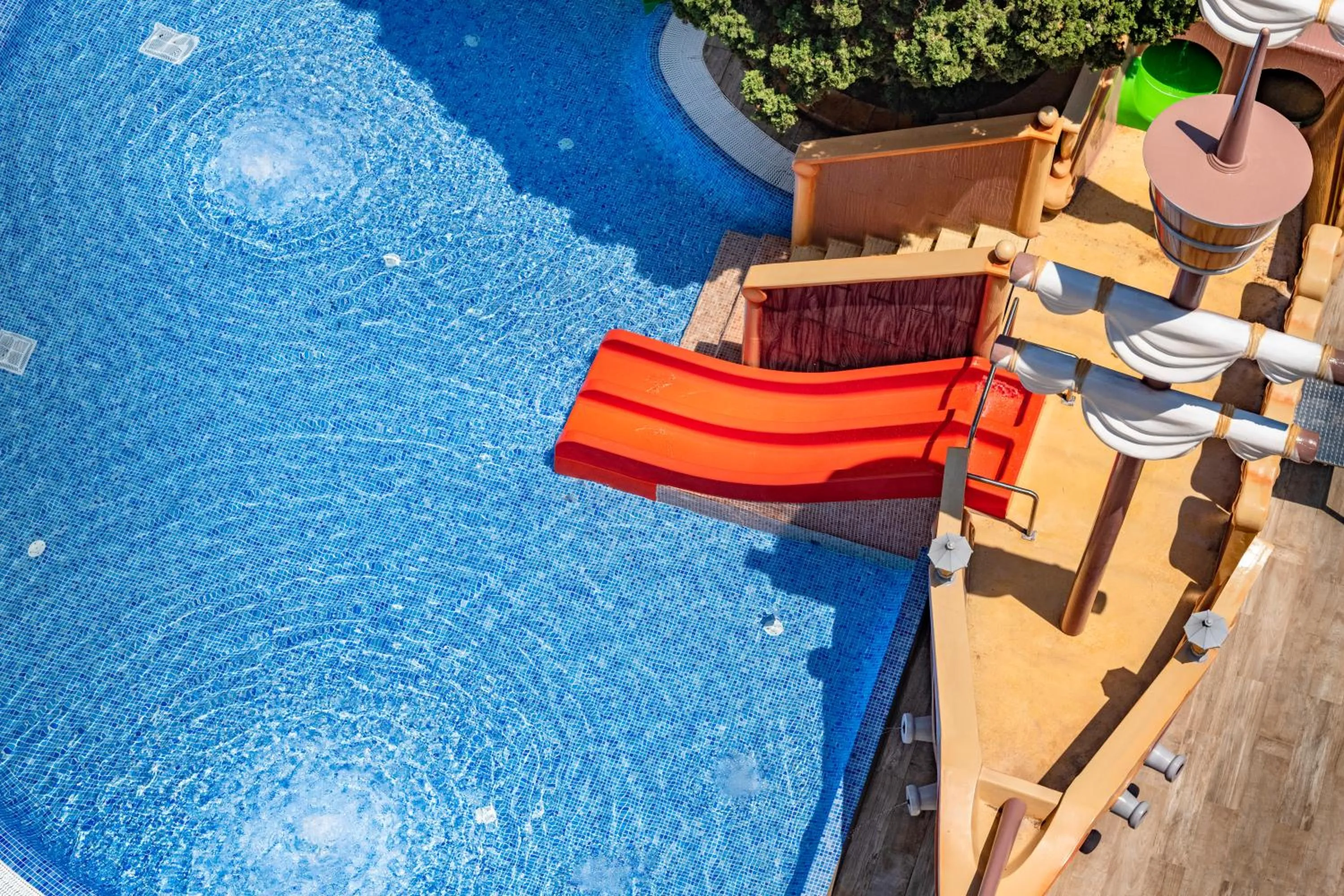 Swimming pool in Hotel Bon Repos