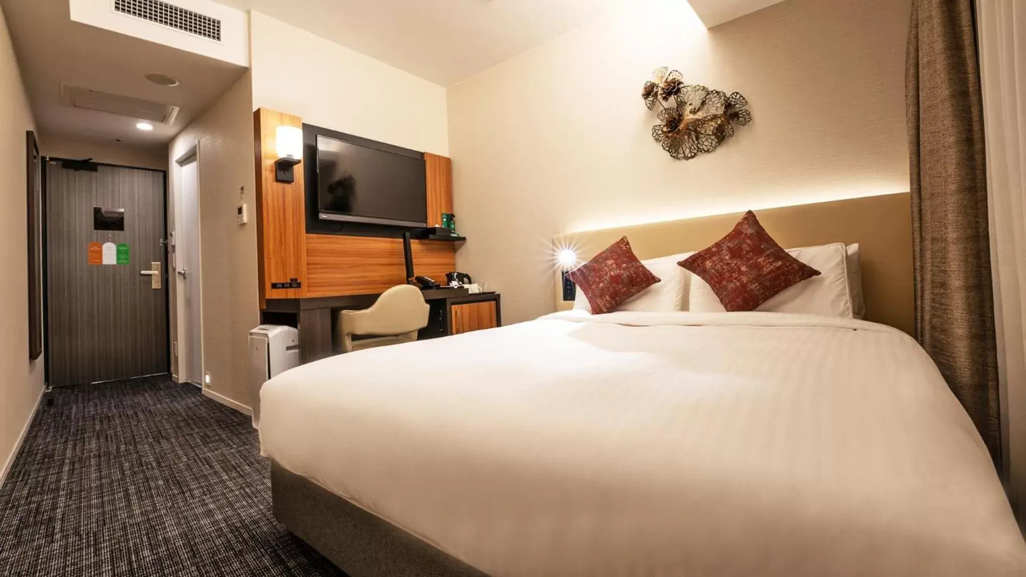 Premier Floor - Queen Room - Smoking in Premier Hotel -CABIN PRESIDENT- Osaka Premier Floor - Queen Room - Smoking in Premier Hotel -CABIN PRESIDENT- Osaka