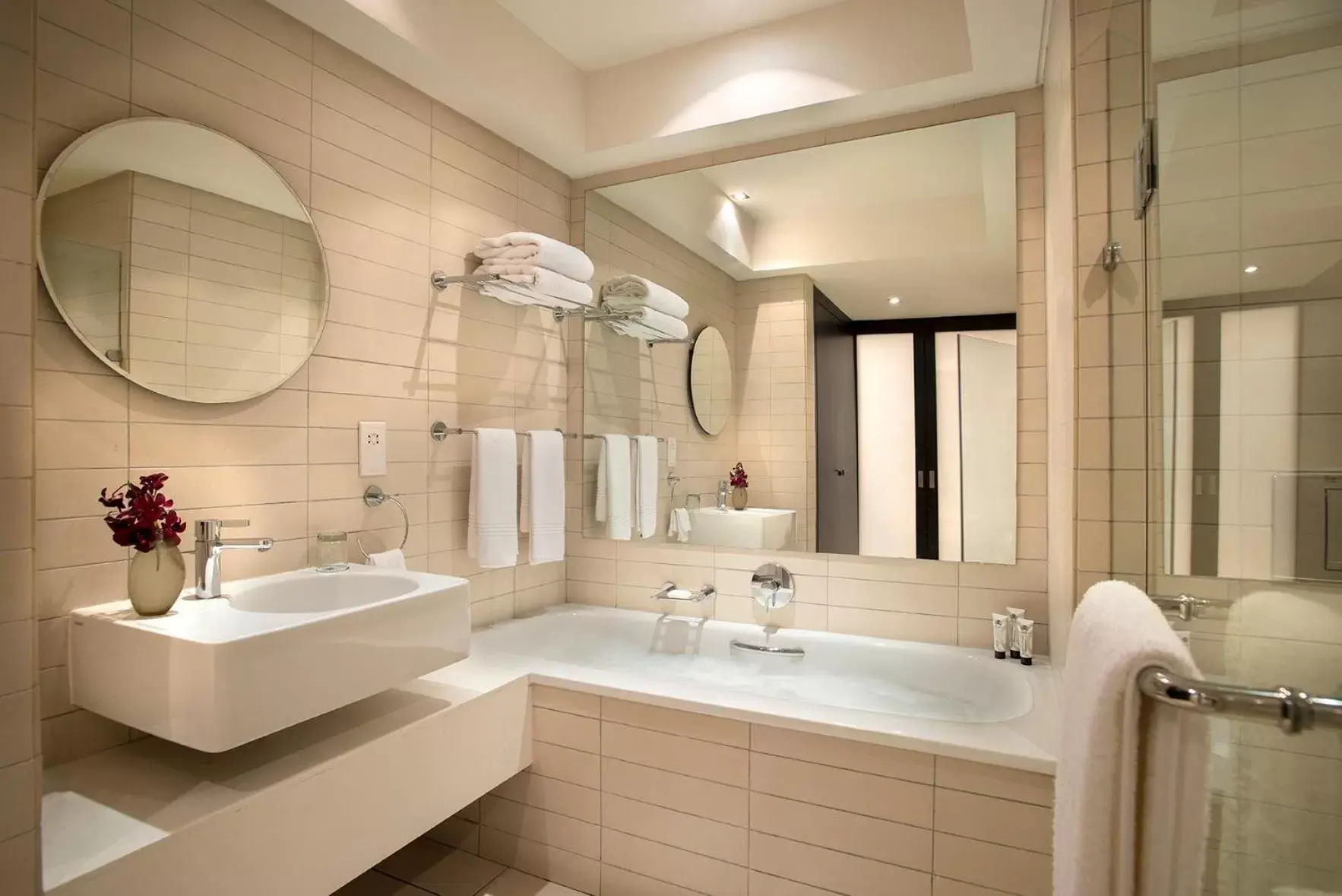 Luxury Double Room in Labadi Beach Hotel Luxury Double Room in Labadi Beach Hotel