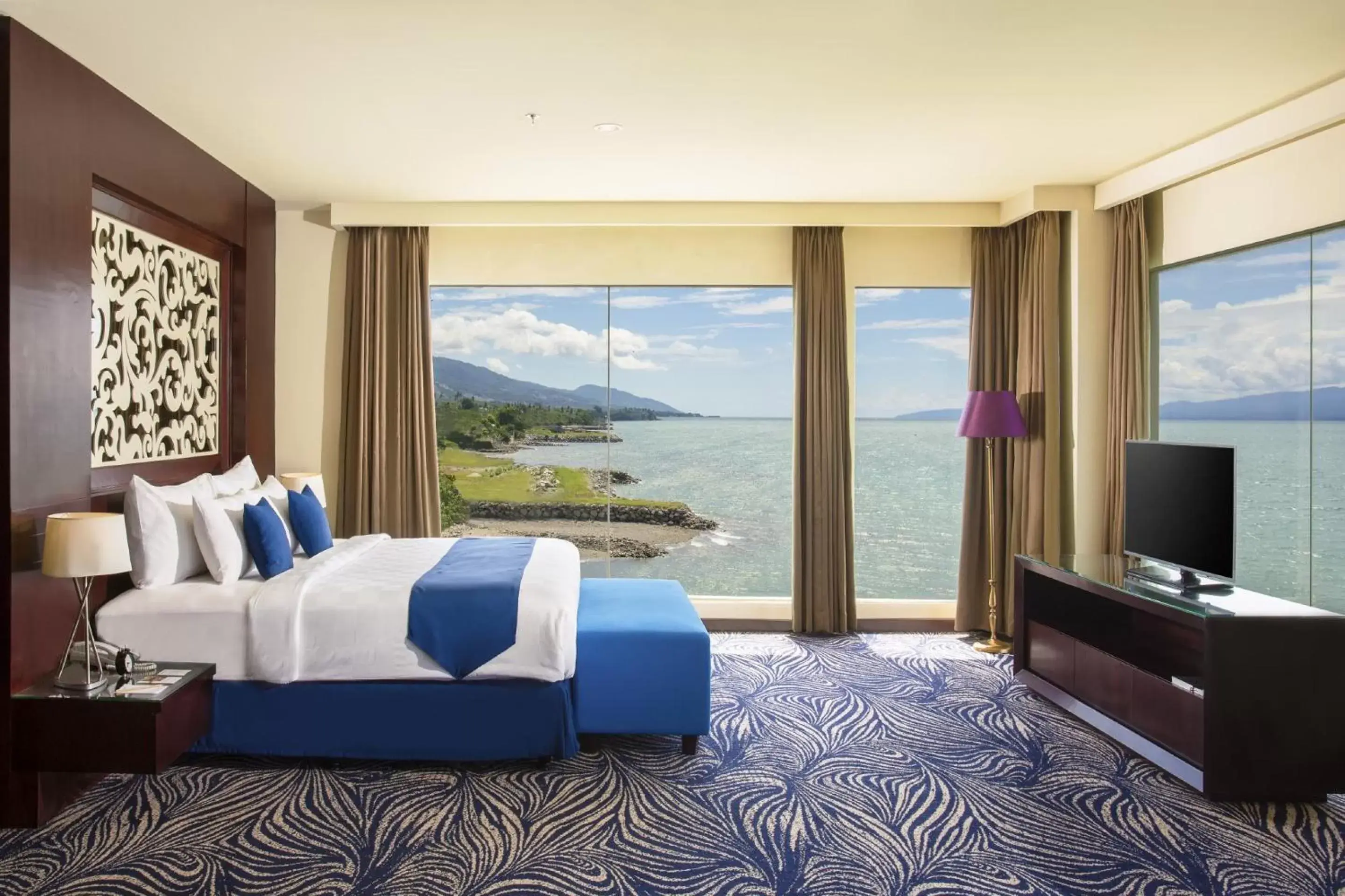 Suite with Sea View in Swiss-Belhotel Silae Palu Suite with Sea View in Swiss-Belhotel Silae Palu