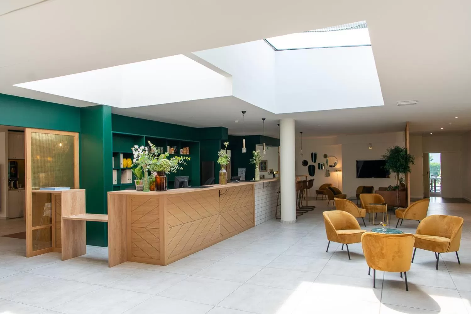 Lobby or reception in Best Western Hotel du Lac Dunkerque- Restaurant ouvert 7/7 midi et soir