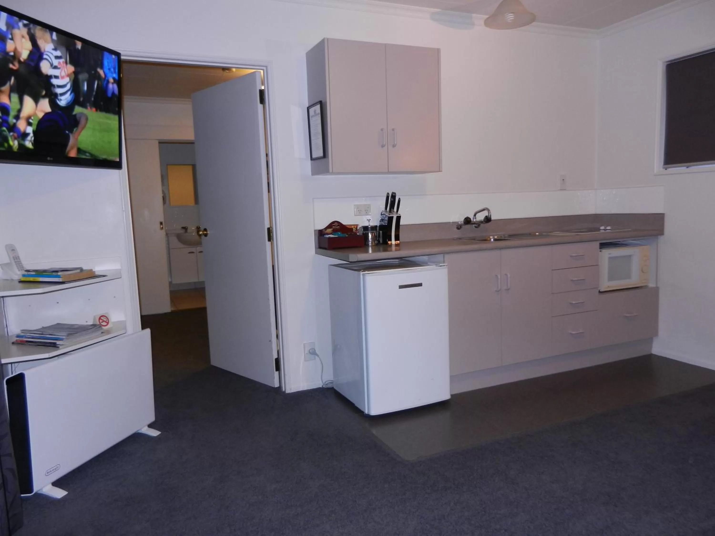 Night in Amber Court Motel