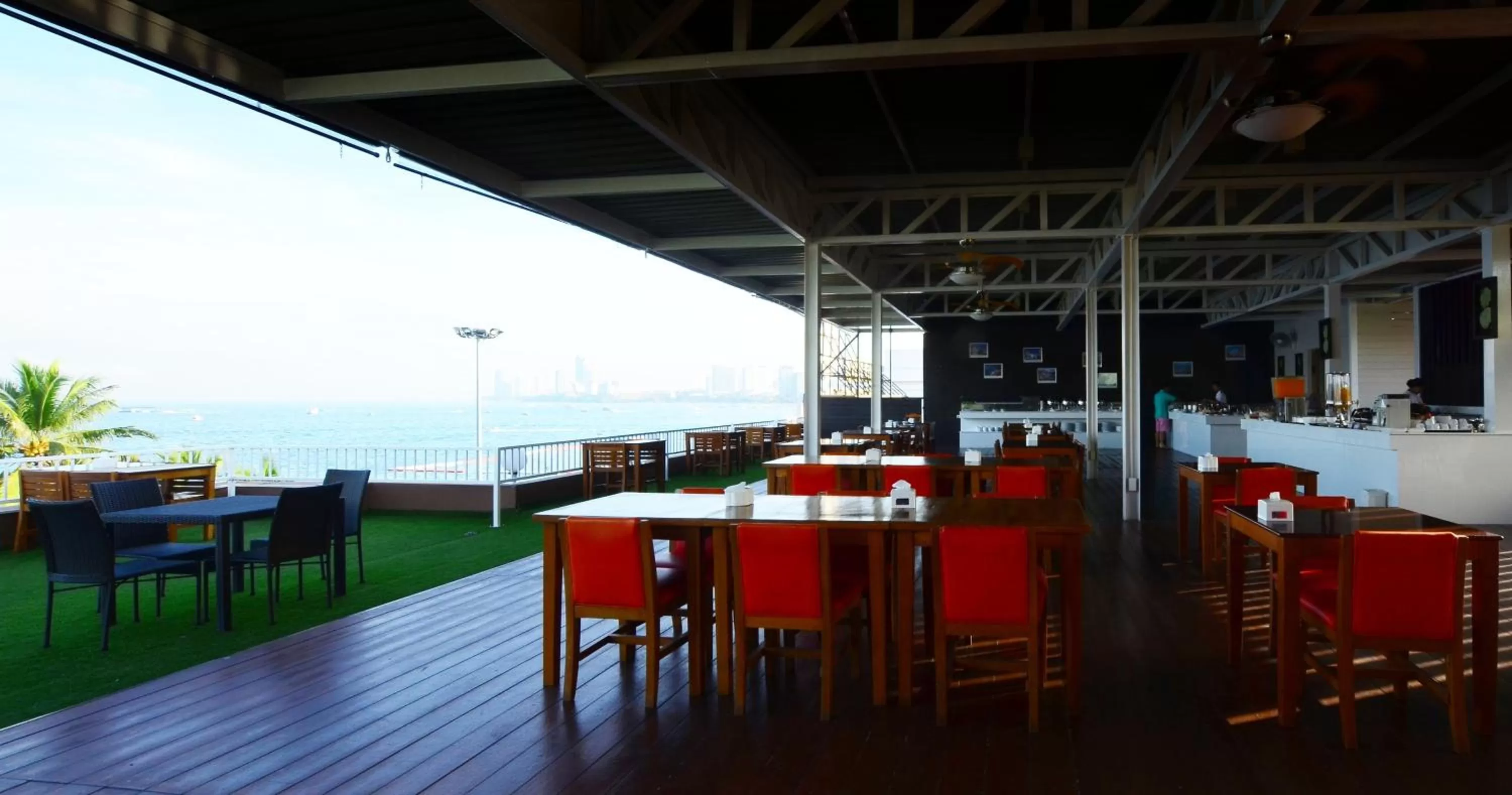 Restaurant/places to eat in Baywalk Residence Pattaya