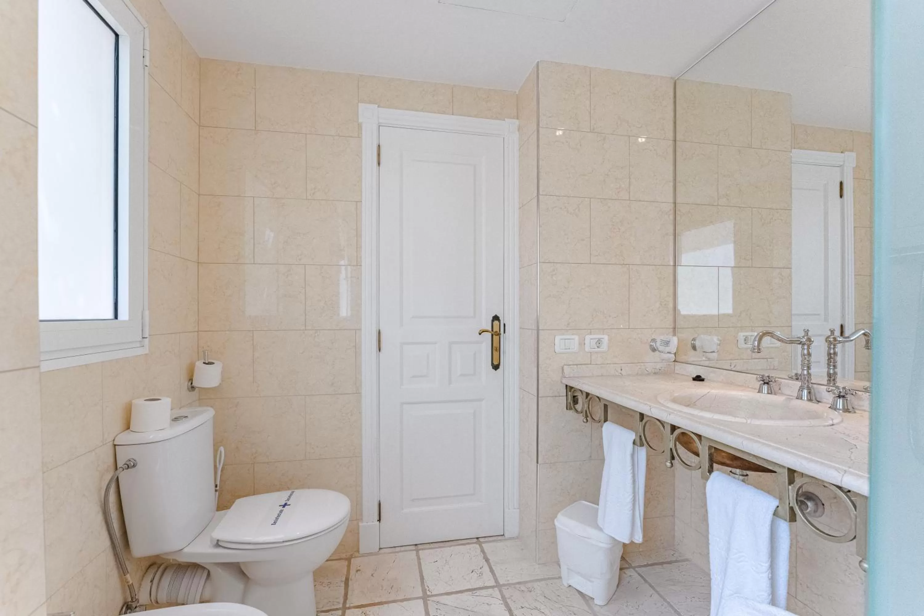 Bathroom in Flamingo Suites Boutique Hotel