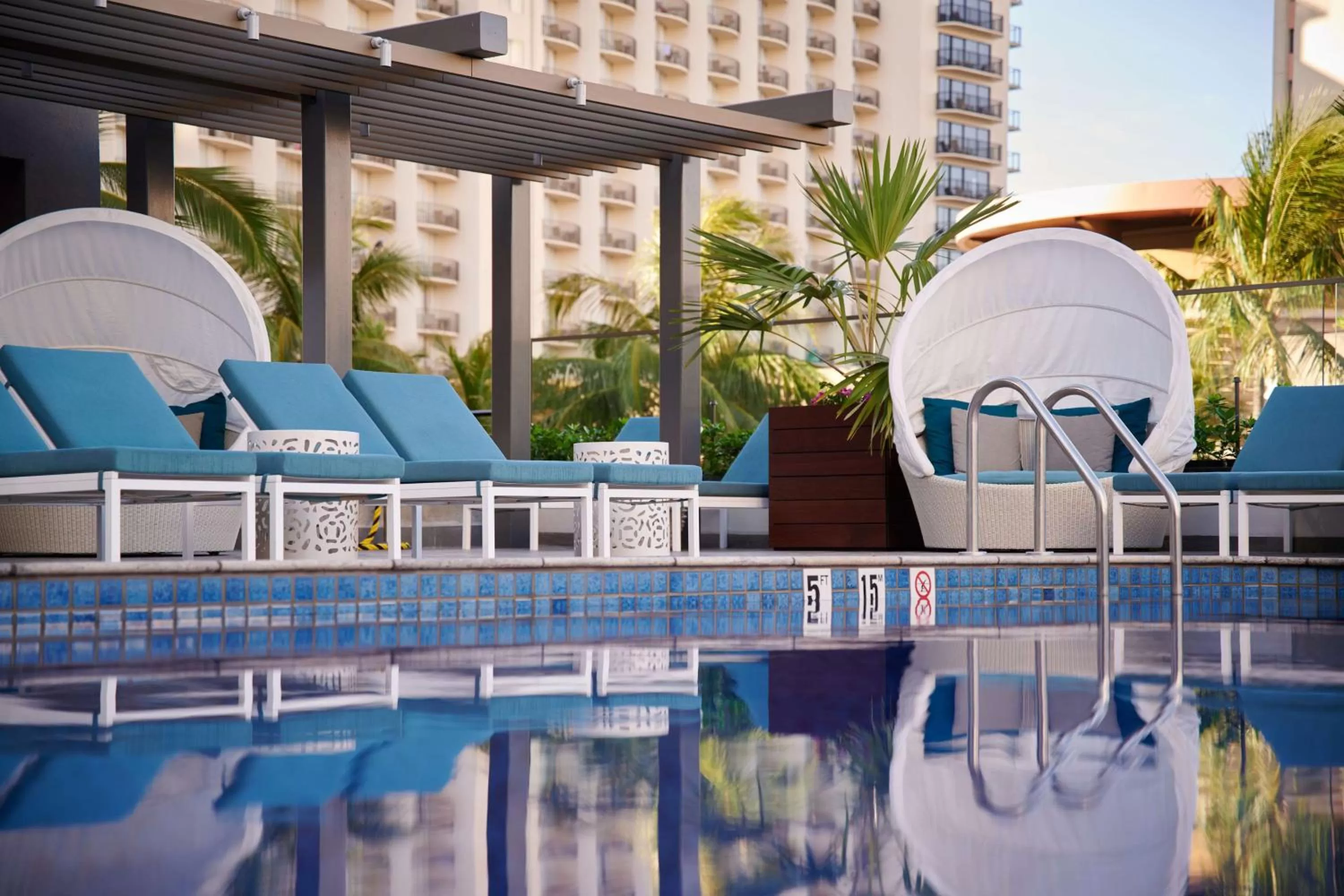 Pool view in OUTRIGGER Waikiki Beachcomber Hotel