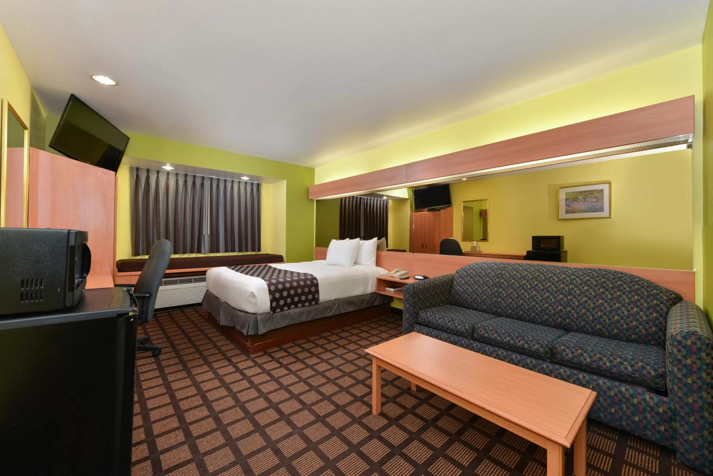 Seating area in Microtel Inn & Suites by Wyndham Ft. Worth North/At Fossil