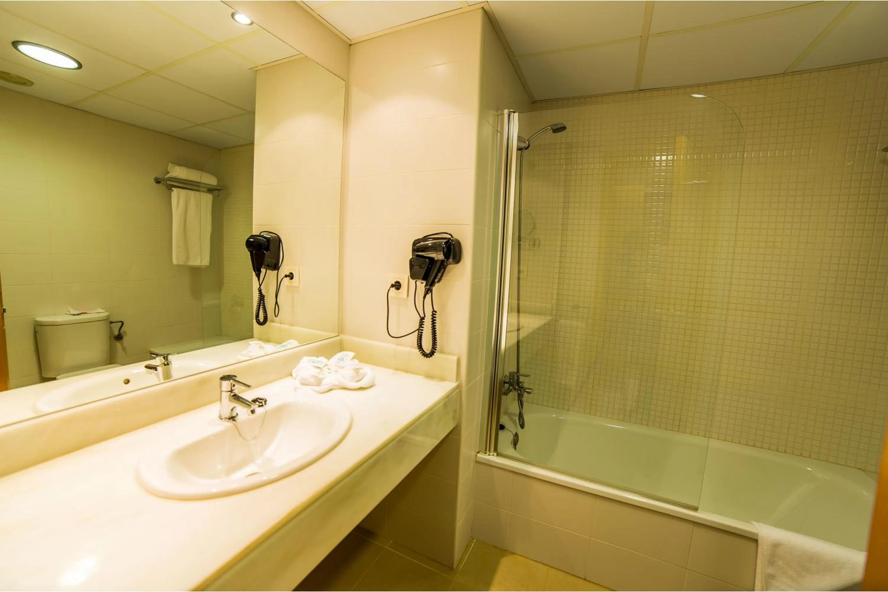 Bathroom in Hotel Adaria Vera