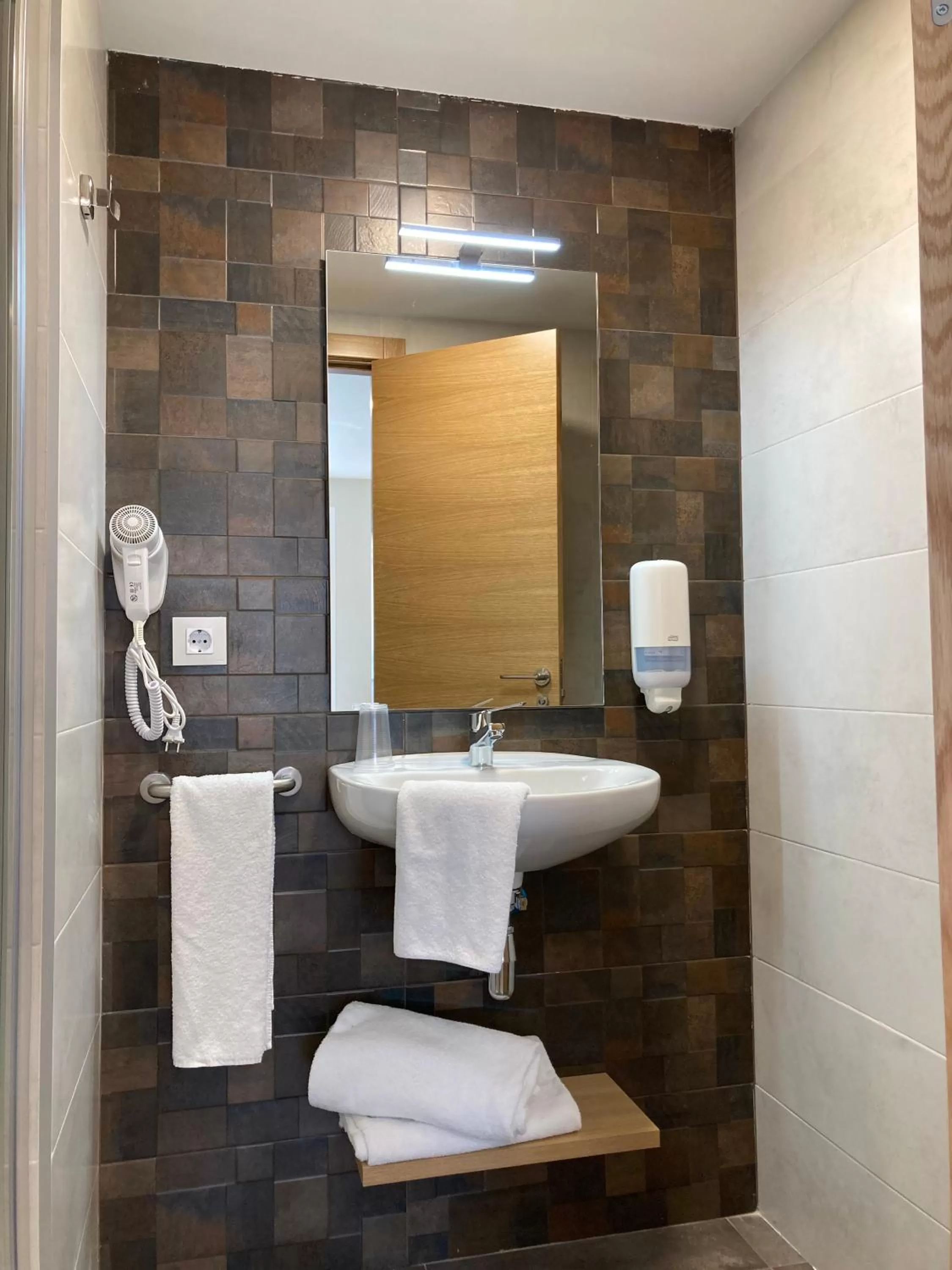 Bathroom in Hotel Vas Vitoria AutoCheckIn