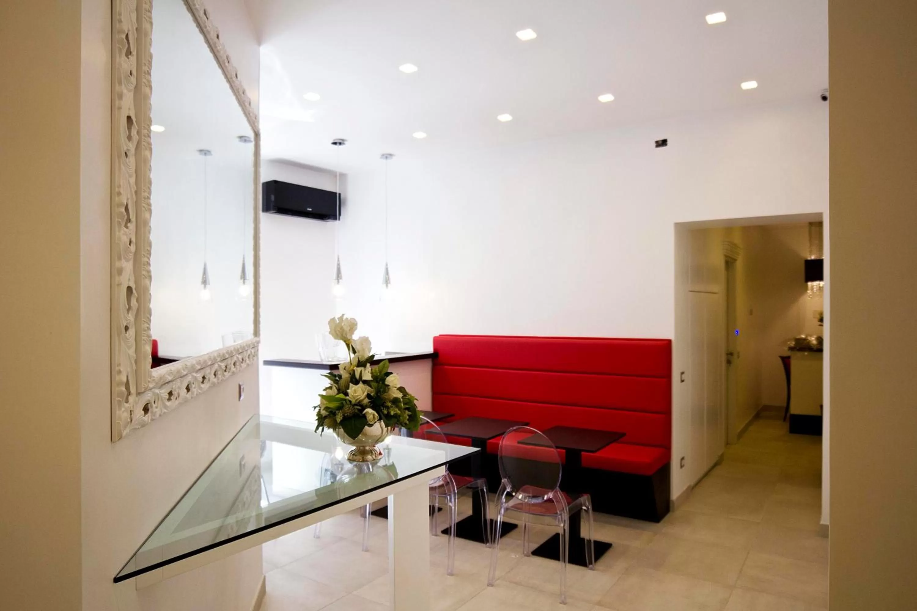 Lounge or bar in Roman Holidays Boutique Hotel