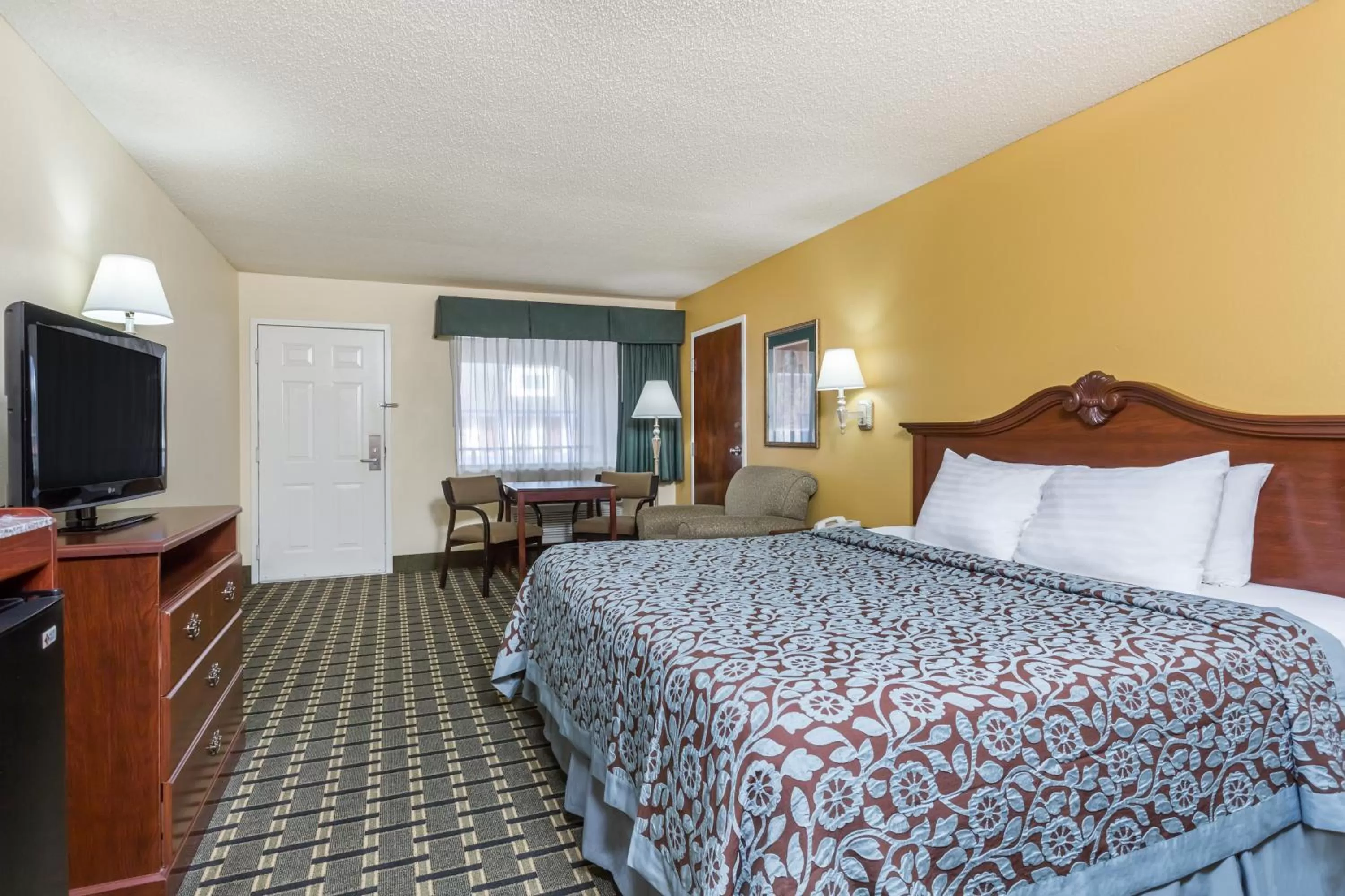Photo of the whole room, Bed in Days Inn & Suites by Wyndham Warner Robins Near Robins AFB