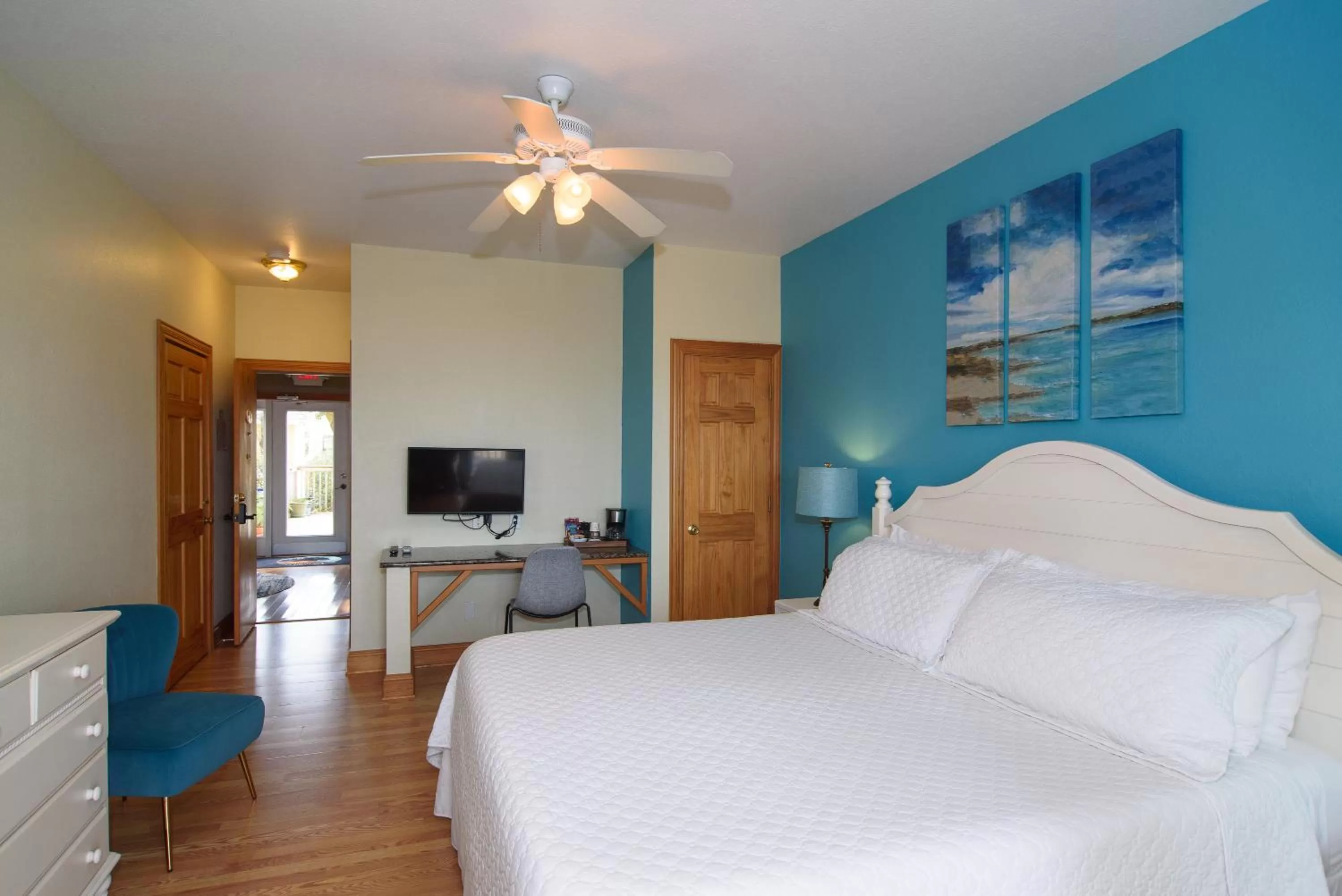 Bed in The Inn on Pamlico Sound