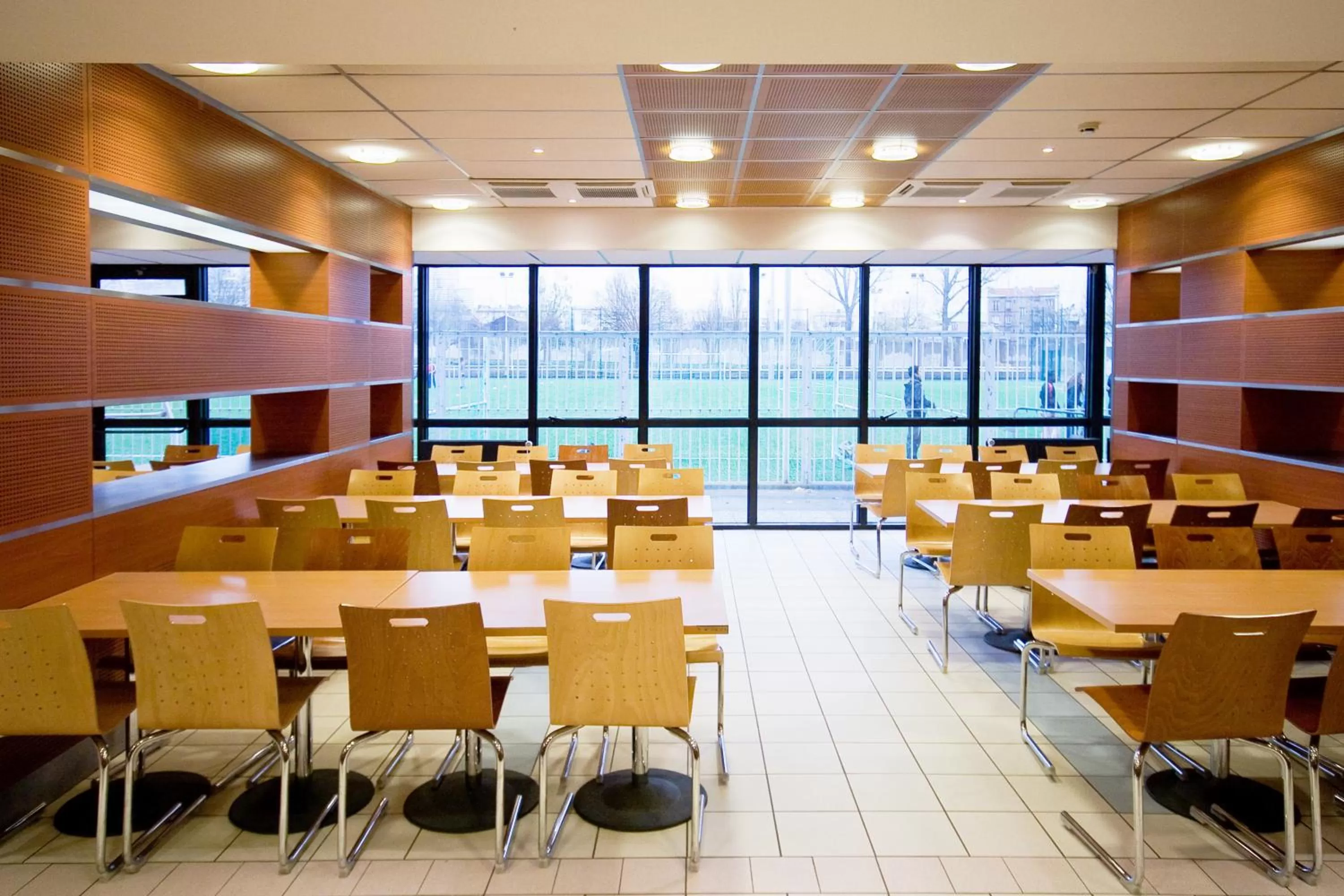 Restaurant/places to eat in Résidence Internationale De Paris