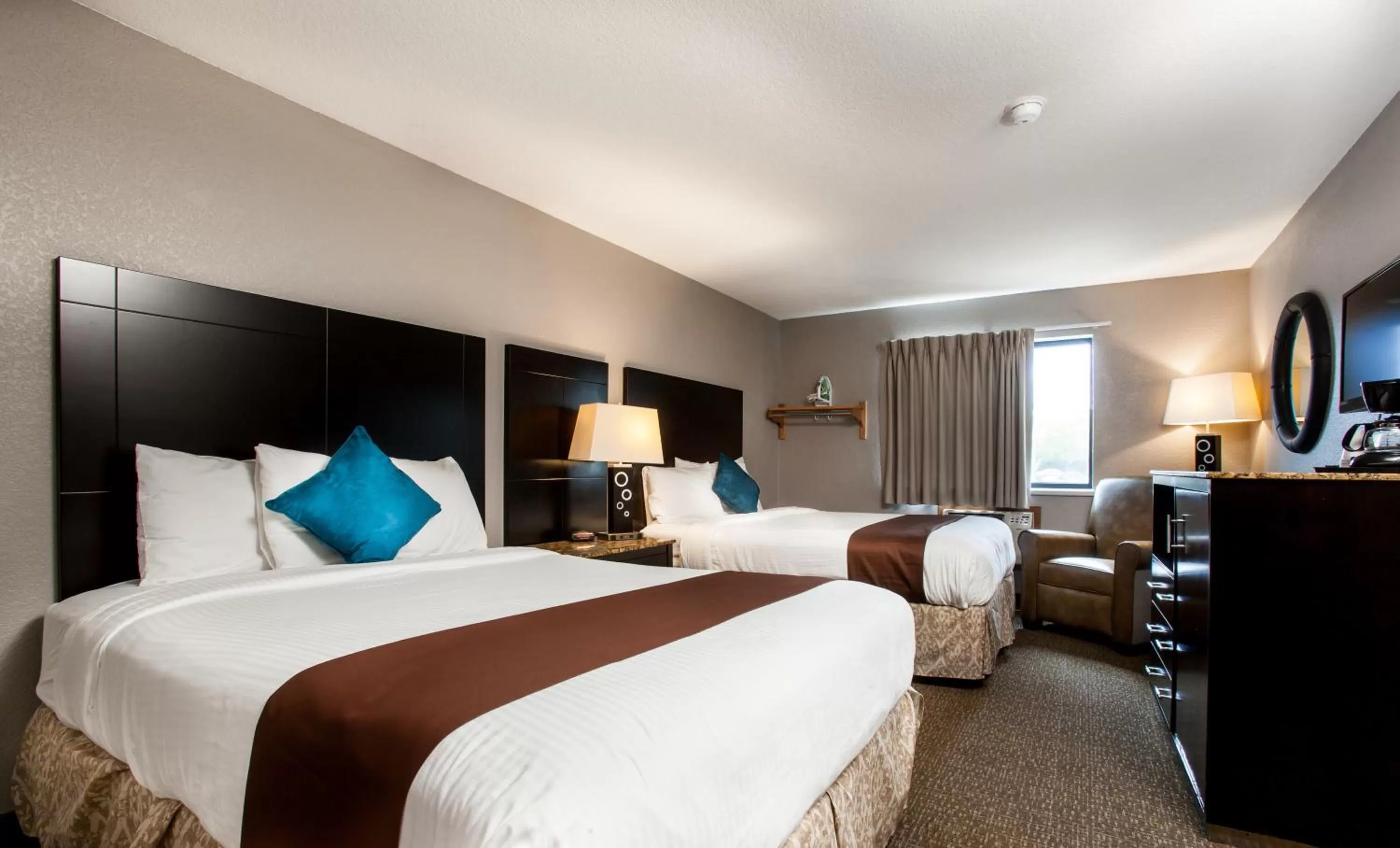 Photo of the whole room, Bed in Heartland Inn Coralville