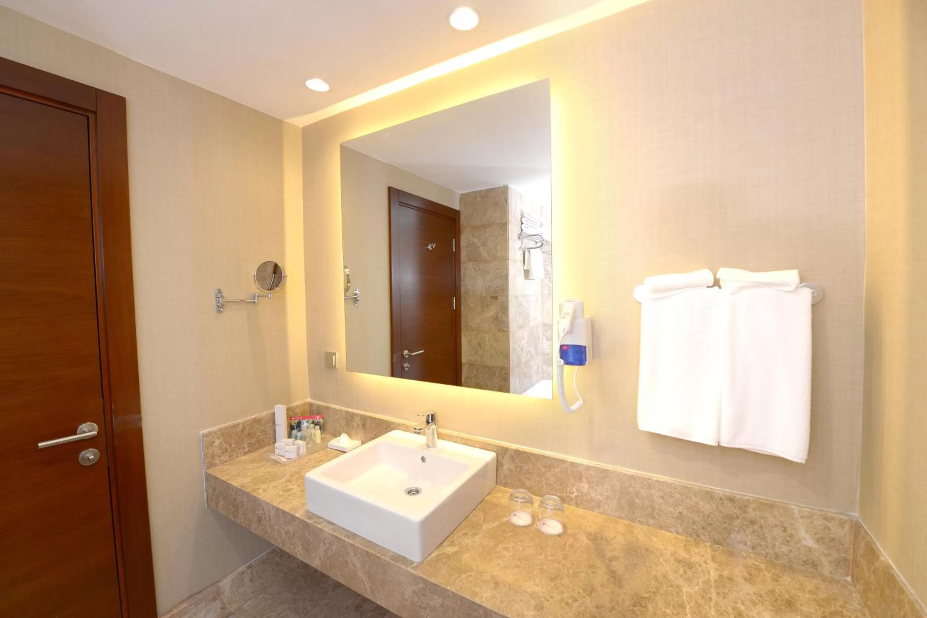 Bathroom in Ramada Plaza Altin Kayisi Hotel