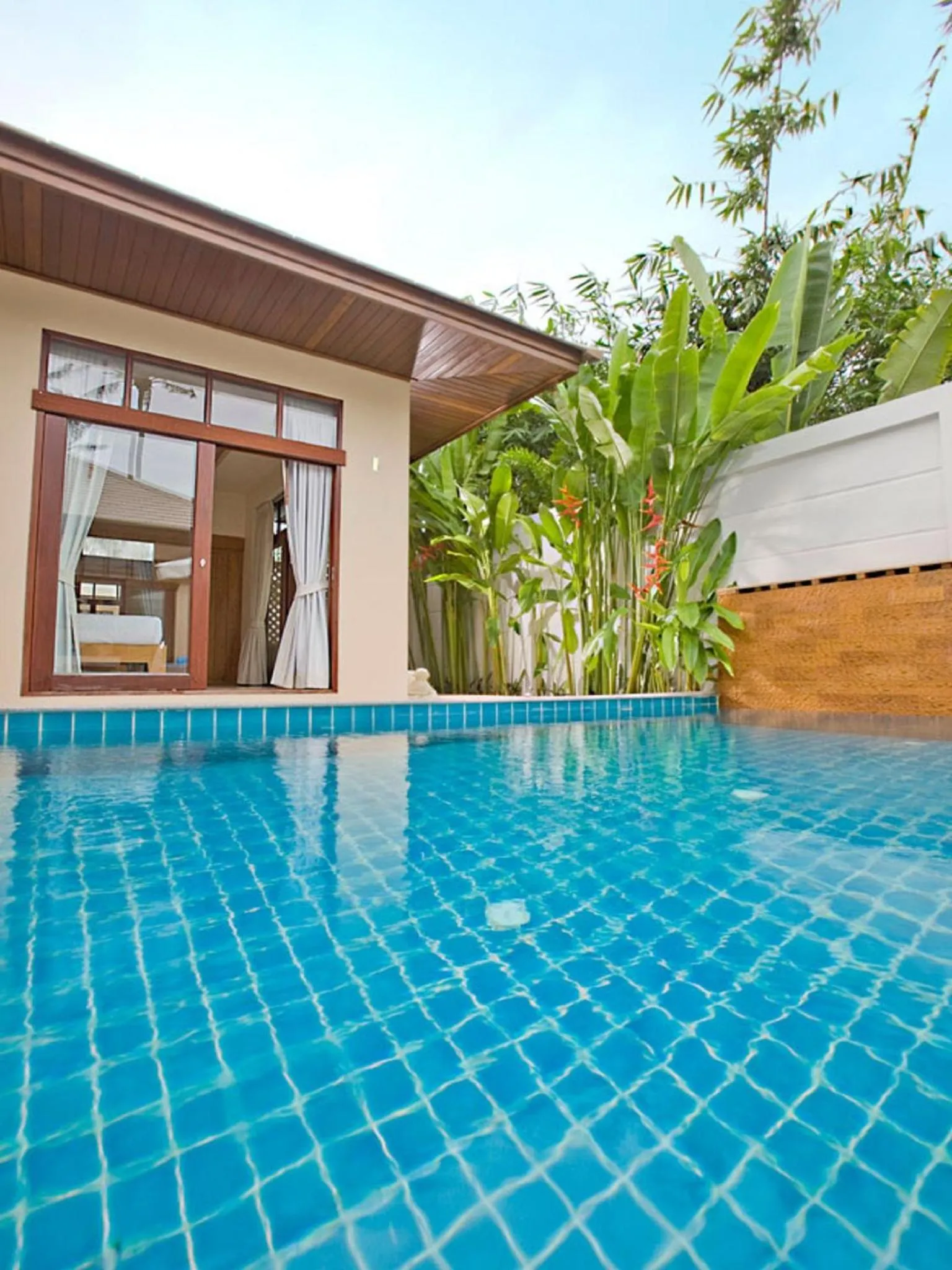 Swimming pool in Samui Boat Lagoon