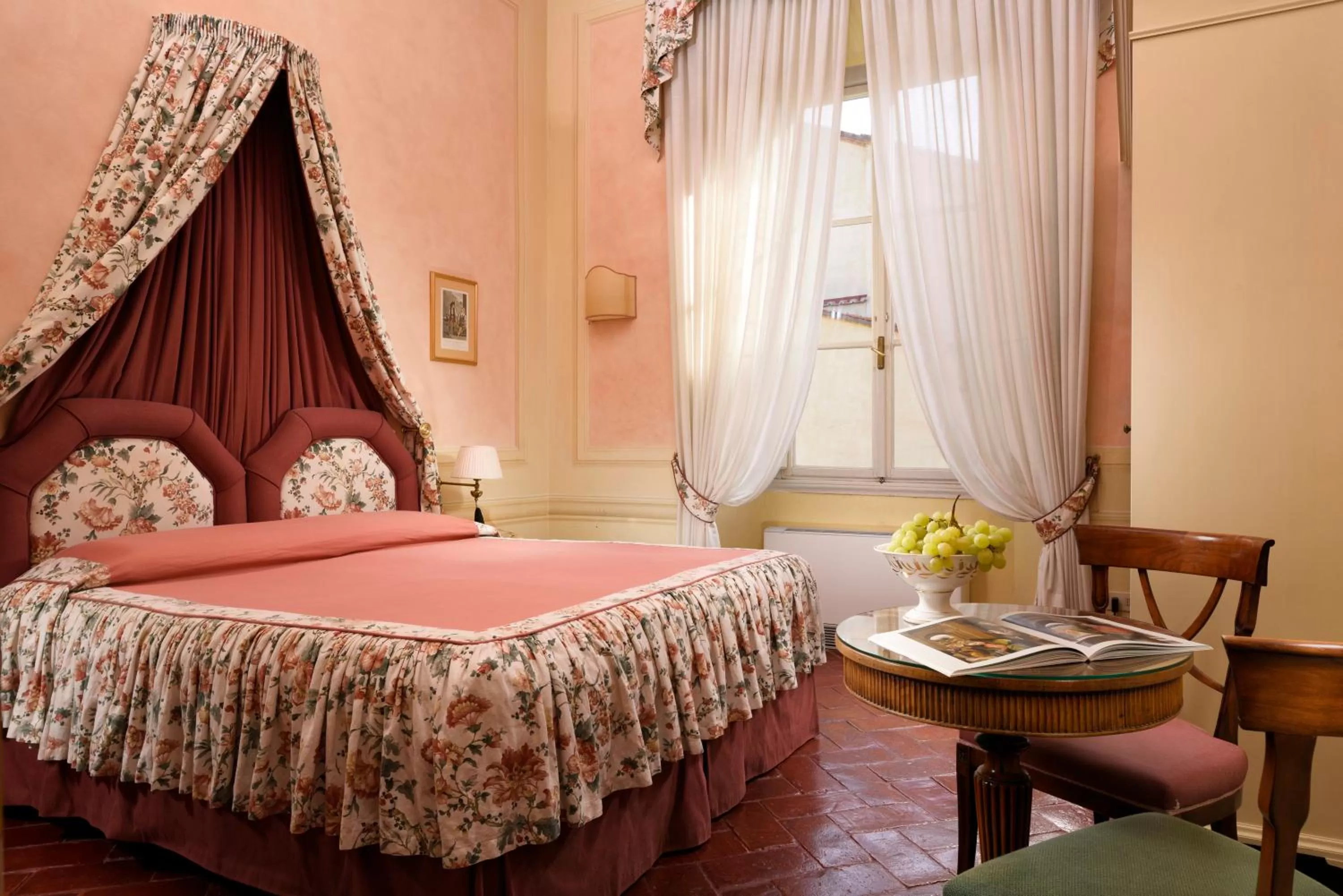 Photo of the whole room, Bed in Palazzo Niccolini al Duomo Residenza D'Epoca