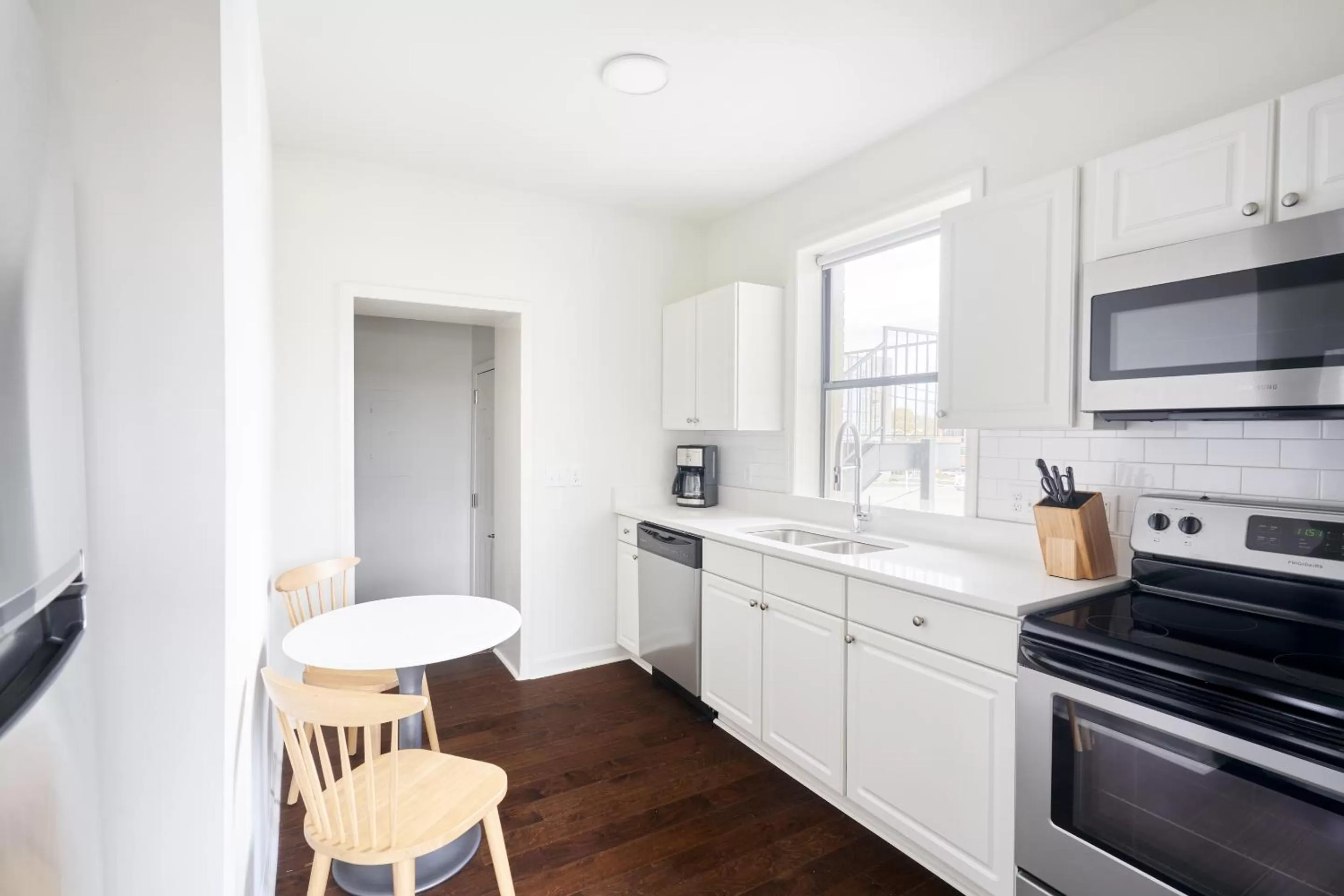 Kitchen/Kitchenette in Sonder at Euclid Court