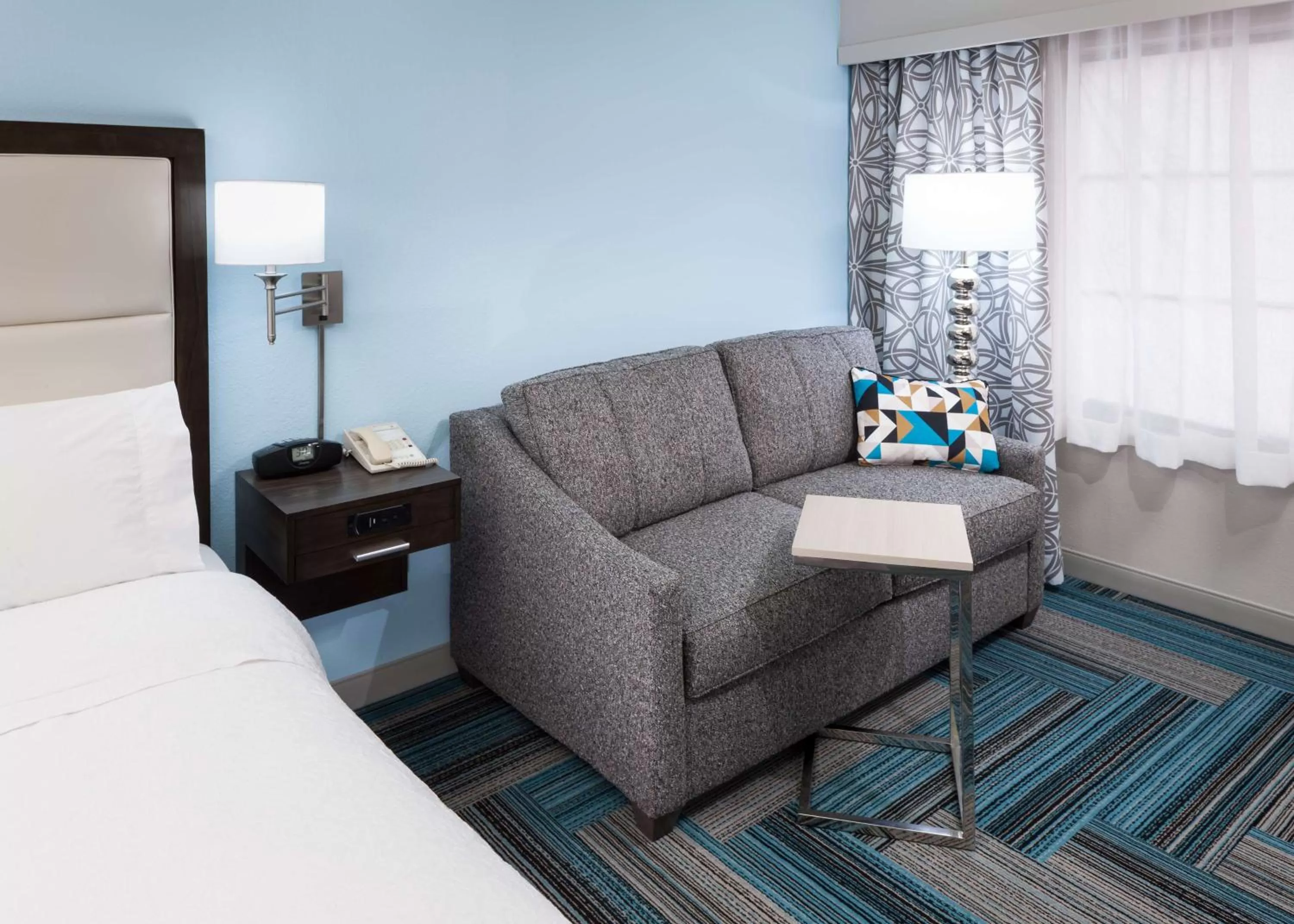 Bed in Hampton Inn San Diego Downtown