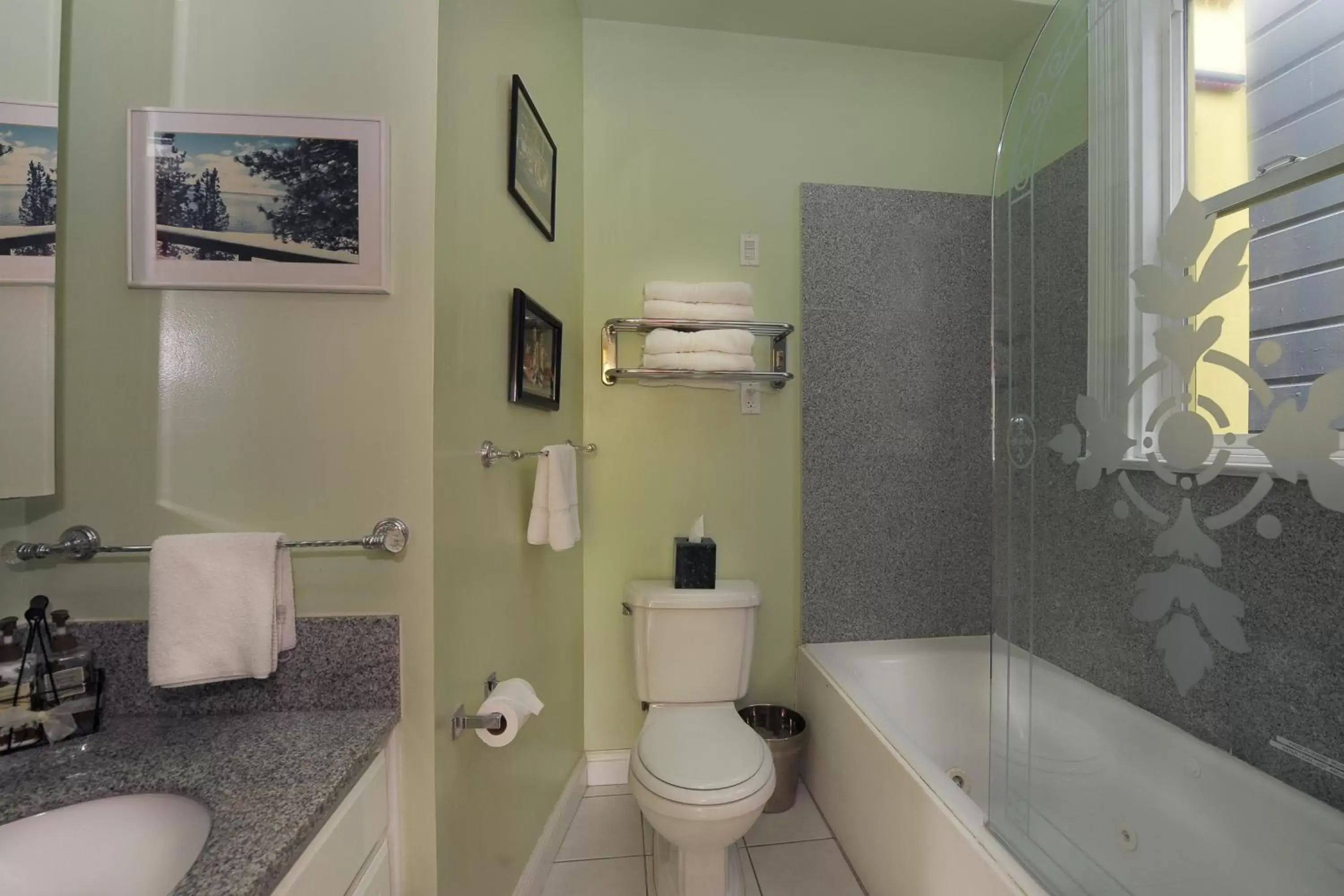 Standard King Room in Noe's Nest Bed and Breakfast Standard King Room in Noe's Nest Bed and Breakfast