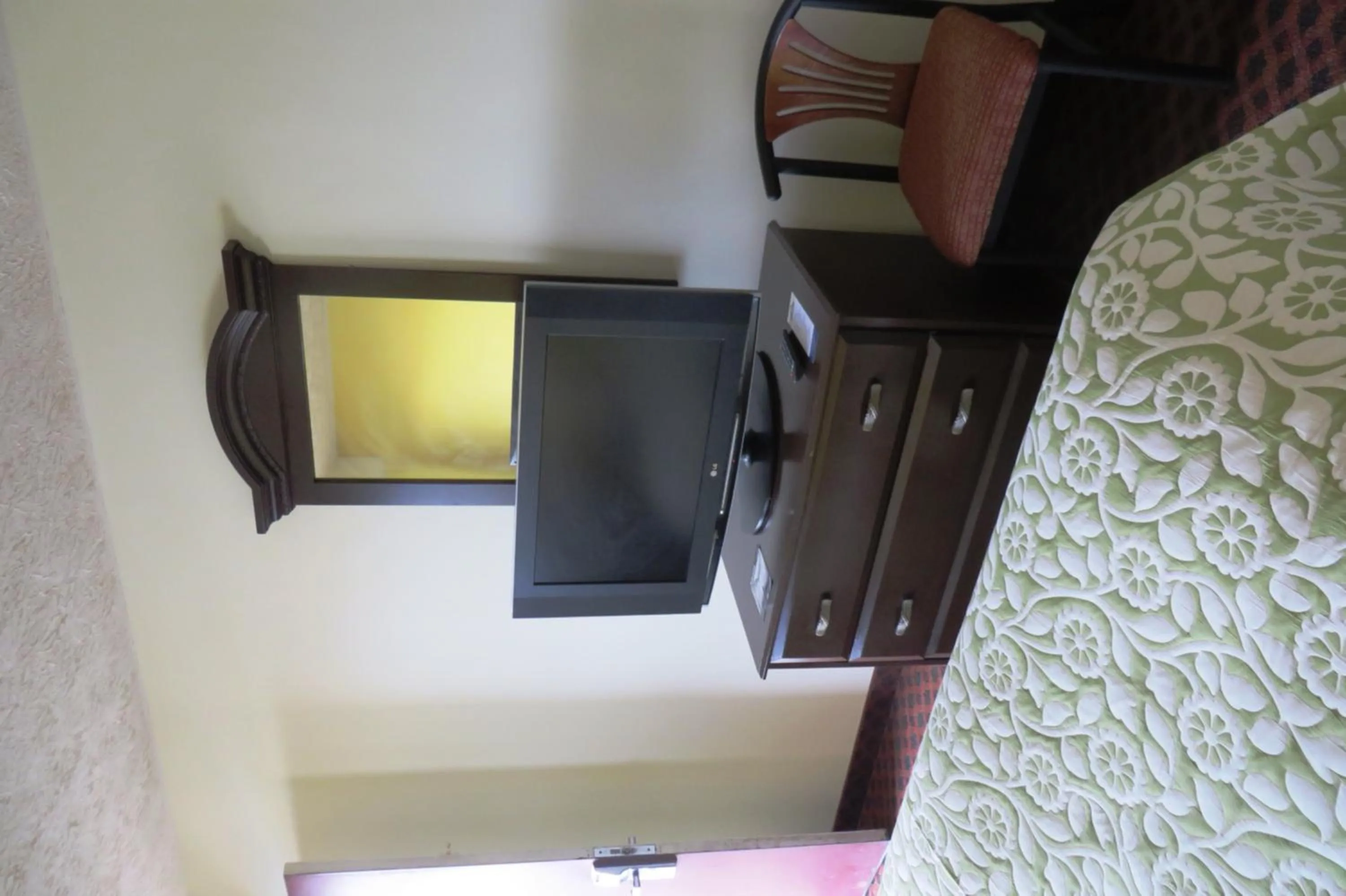 TV and multimedia in Days Inn by Wyndham Plainfield
