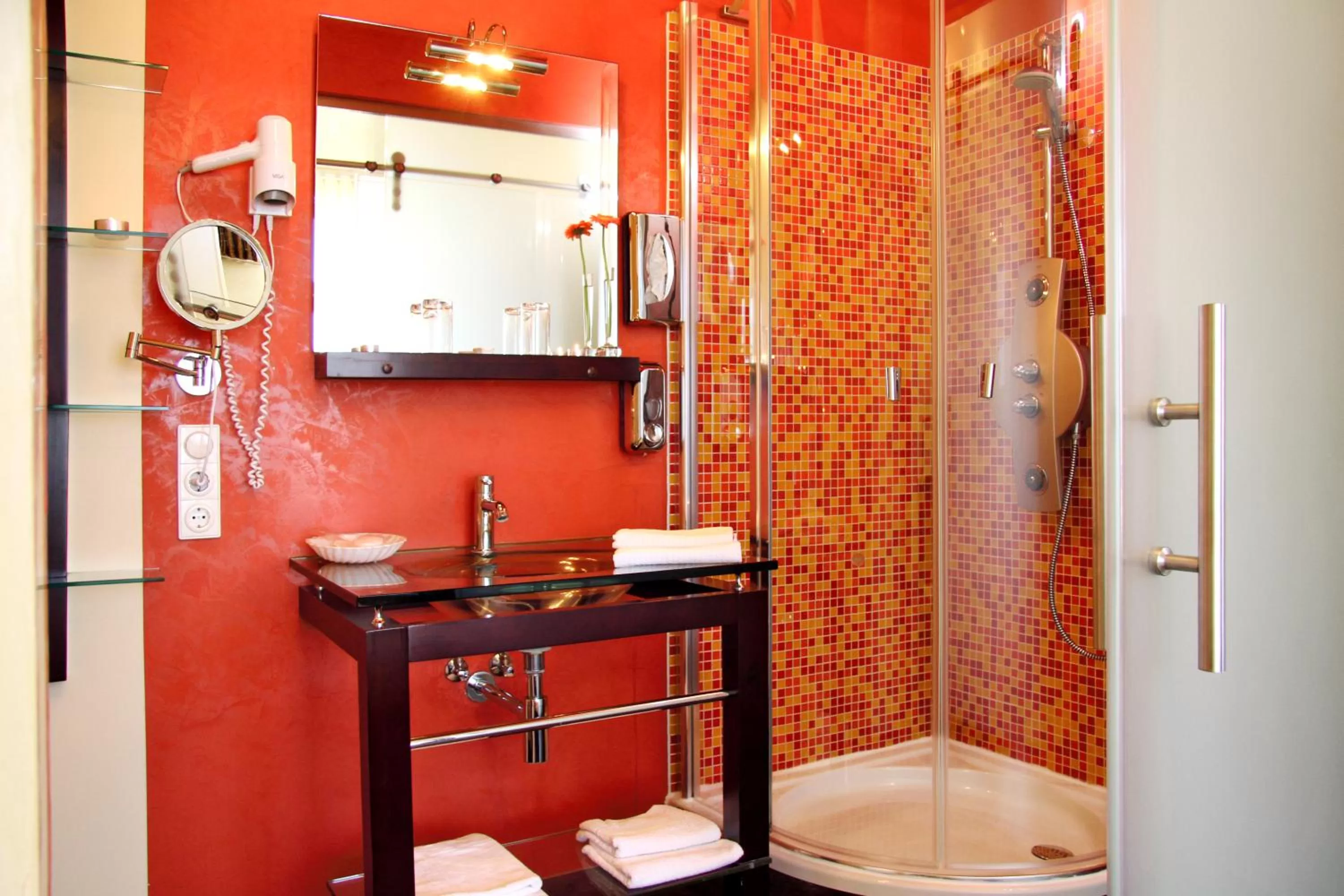 Coffee/tea facilities, Bathroom in Villa Astoria - Suiten am Meer