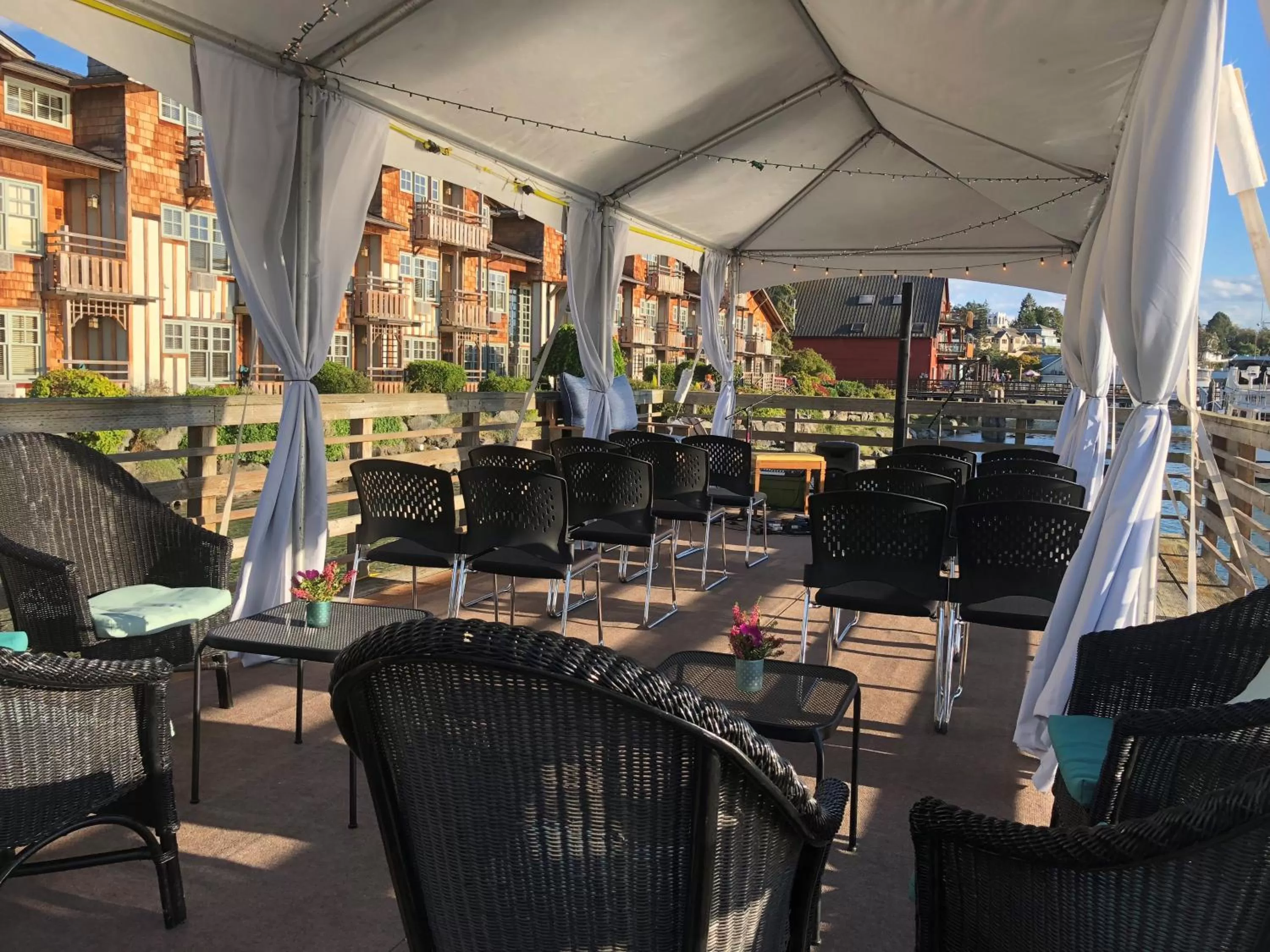 Restaurant/Places to Eat in La Conner Channel Lodge