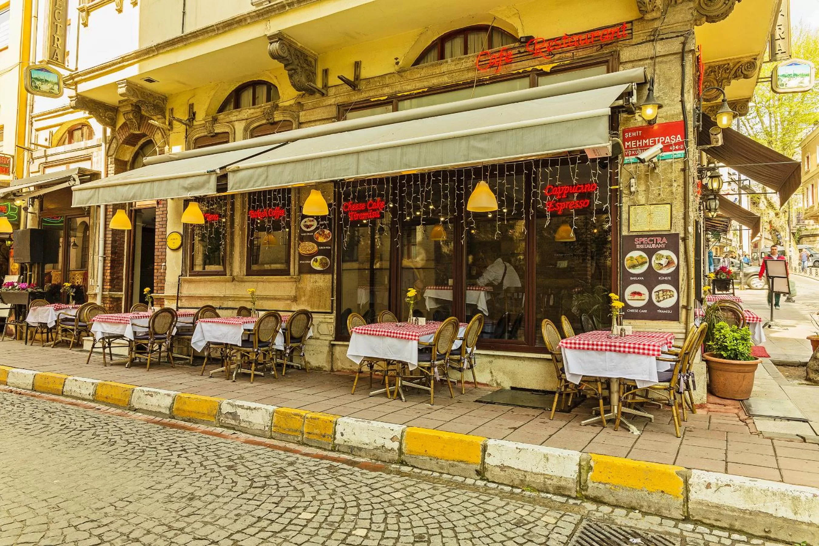 Restaurant/places to eat in Hotel Spectra Sultanahmet