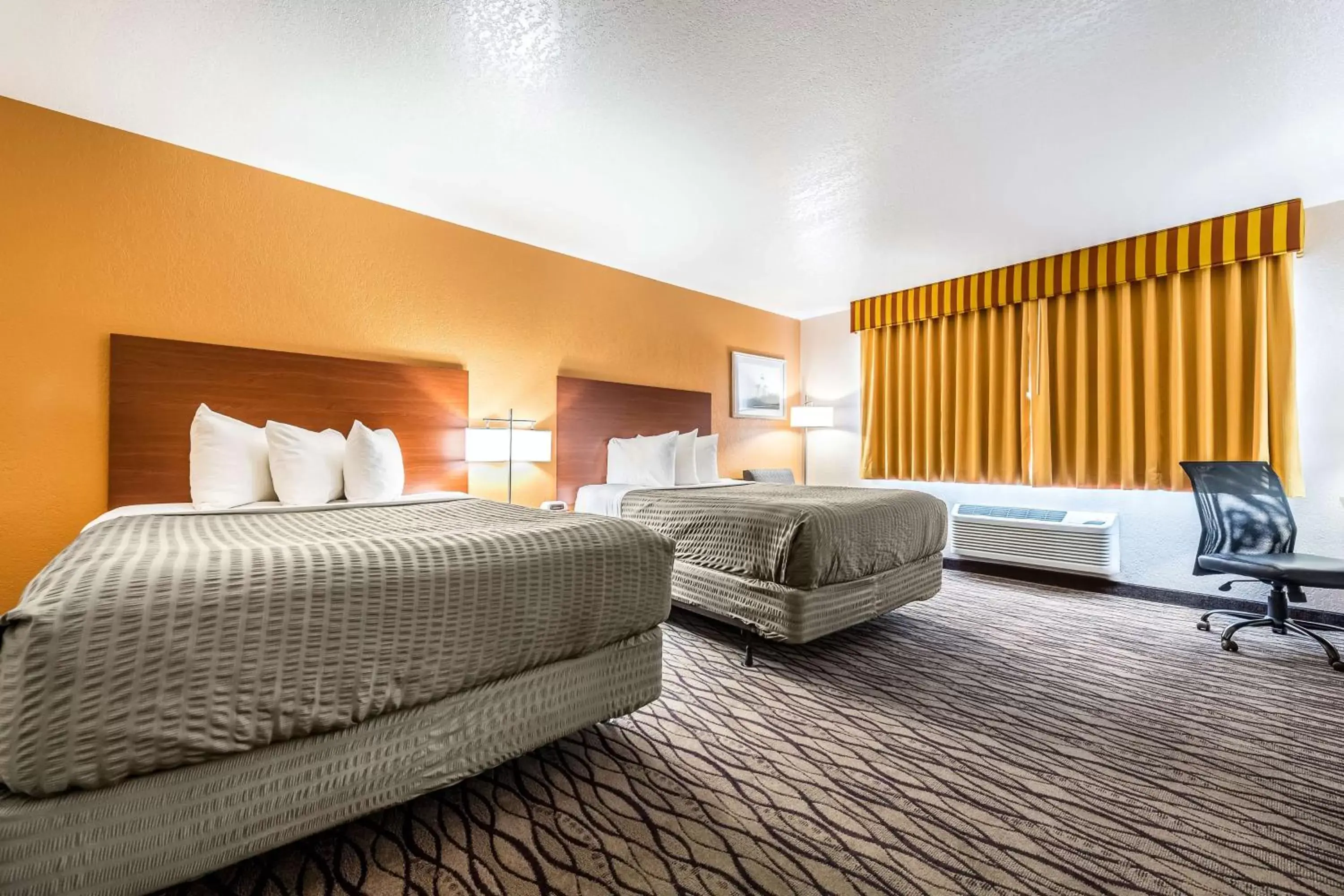 Standard Queen Room with Two Queen Beds in SureStay Hotel by Best Western Wenatchee Standard Queen Room with Two Queen Beds in SureStay Hotel by Best Western Wenatchee