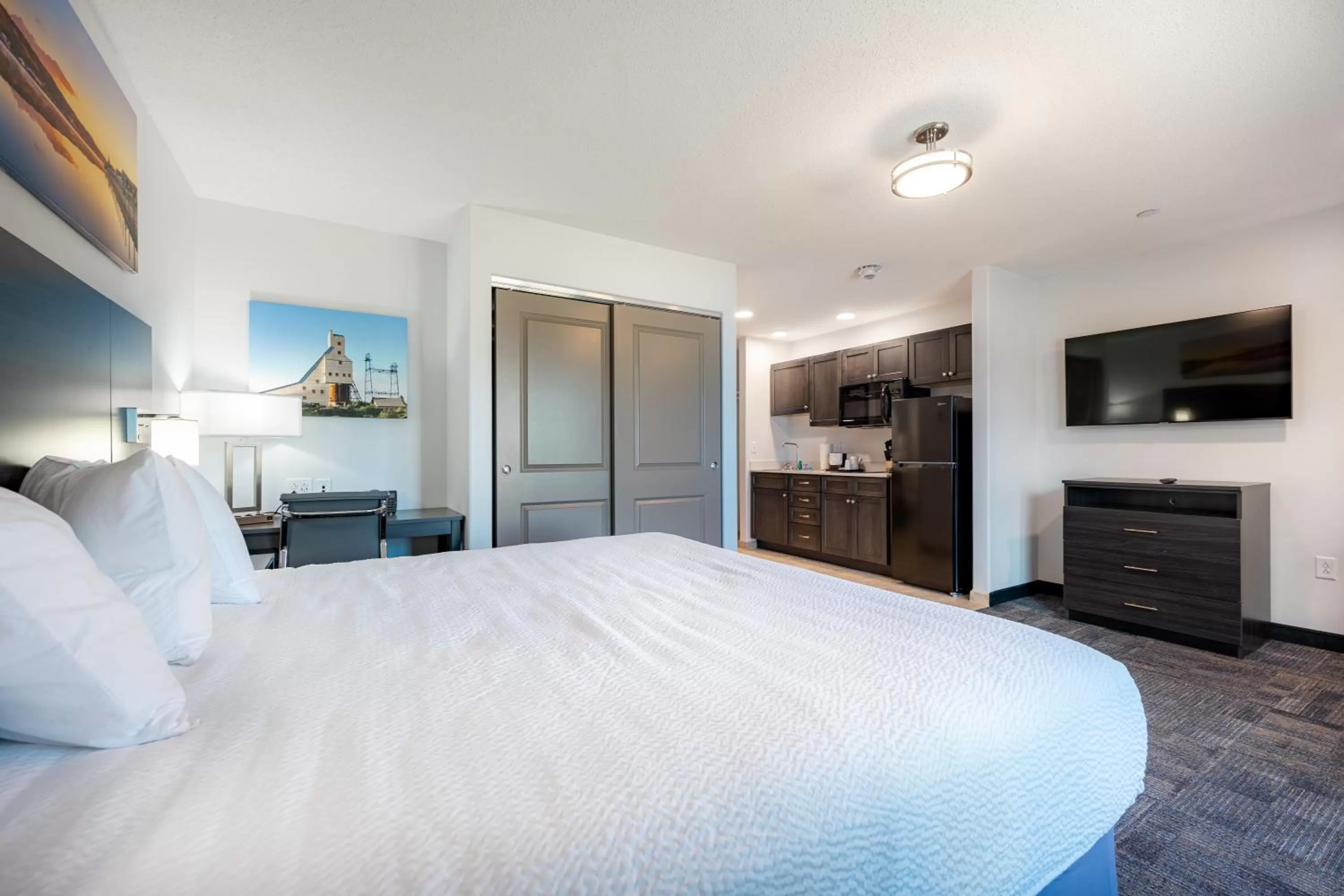 Bedroom, Bed in Independence Stay Hotel and Long term suites