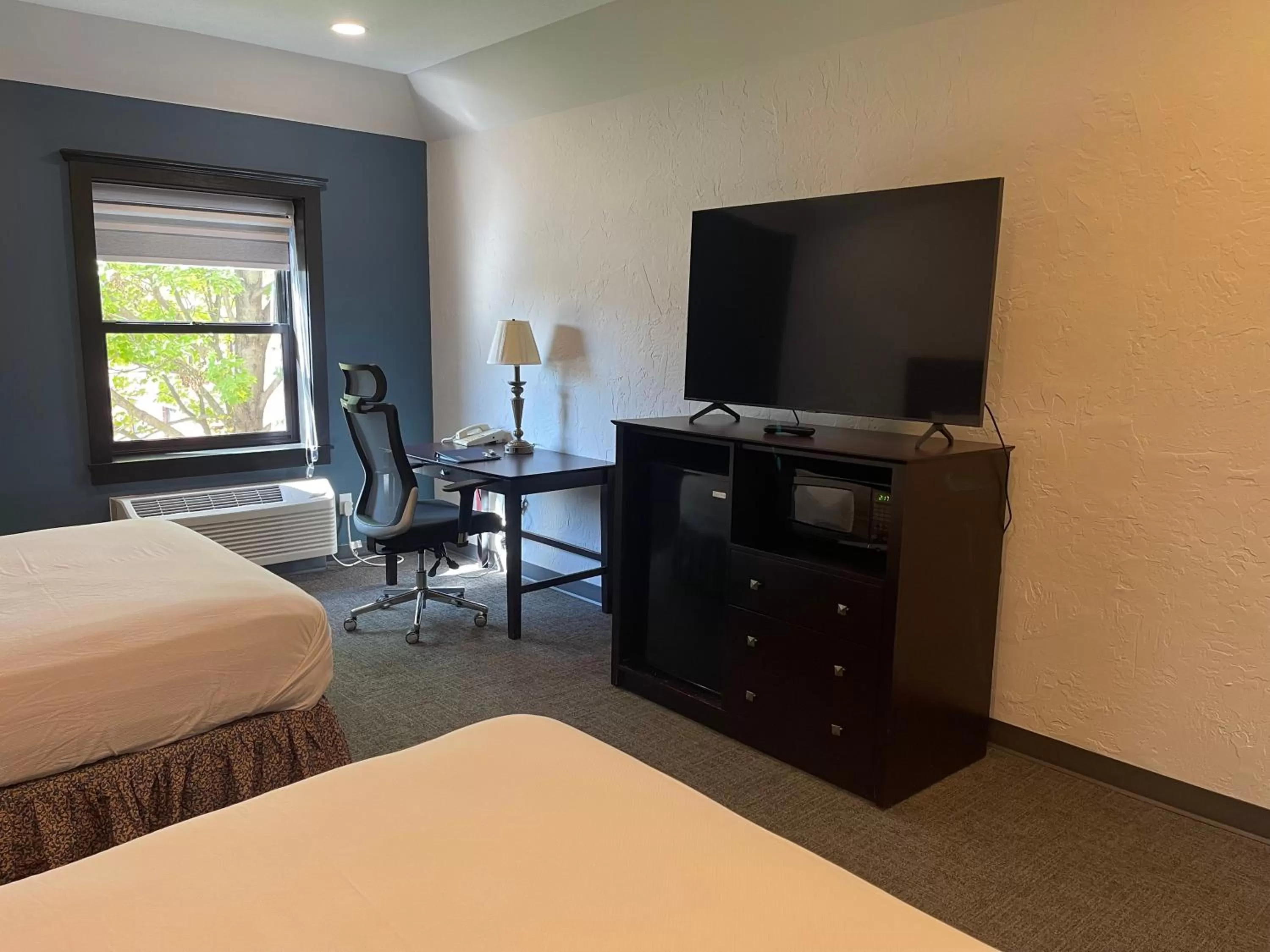 hair dresser, Bed in Chateau Hotel and Conference Center