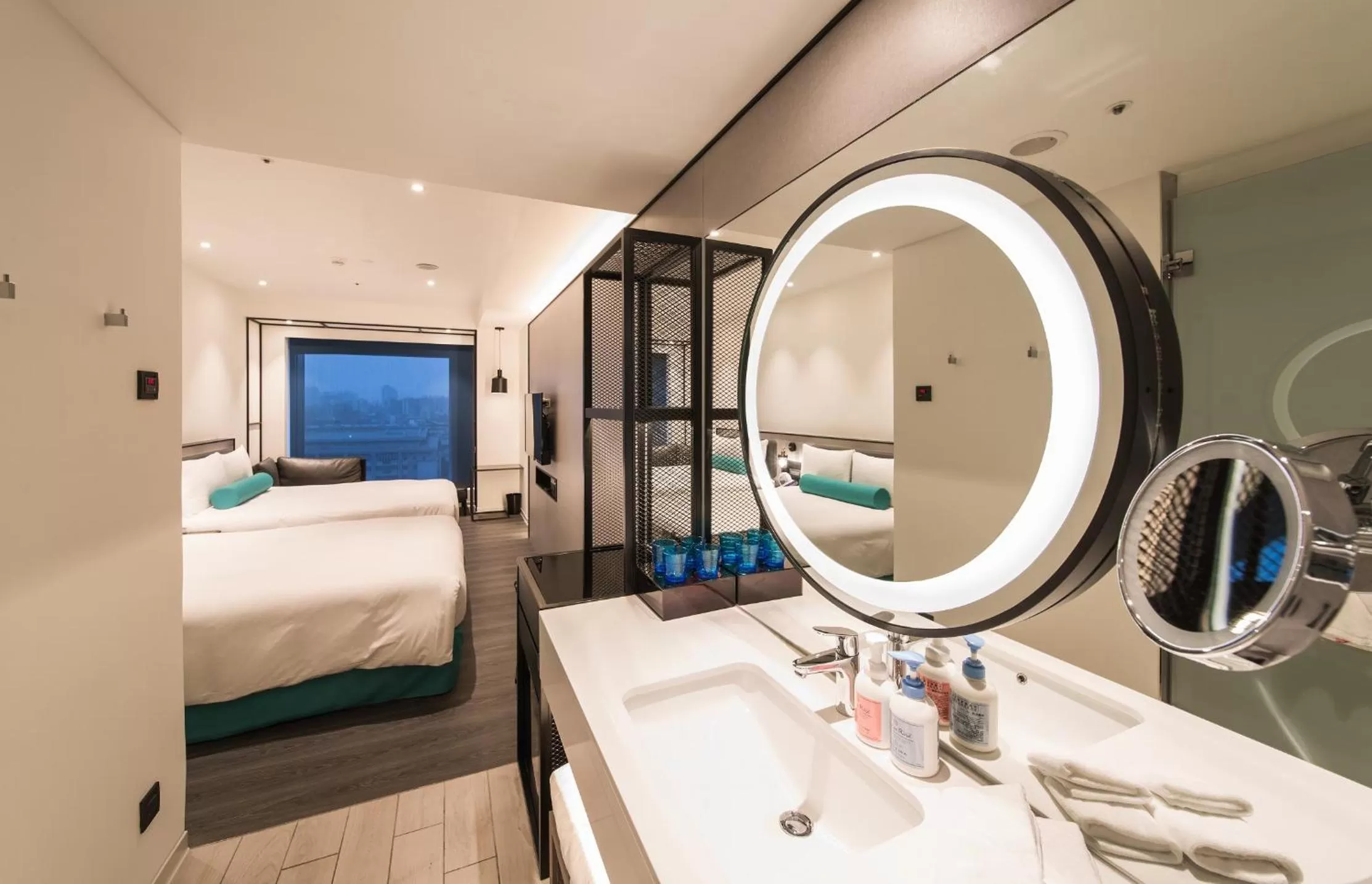 Bed in Caesar Metro Taipei