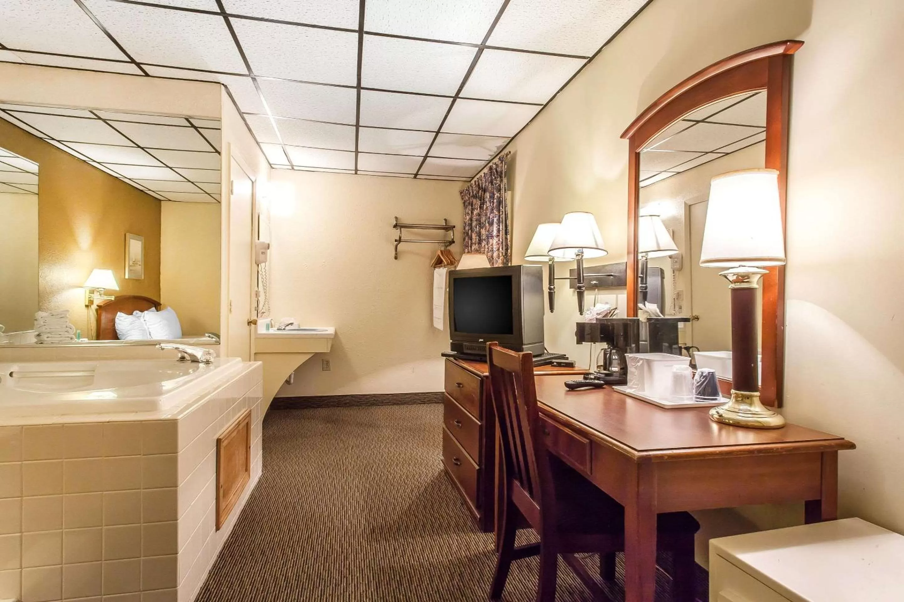 Photo of the whole room in Rodeway Inn Sandusky North