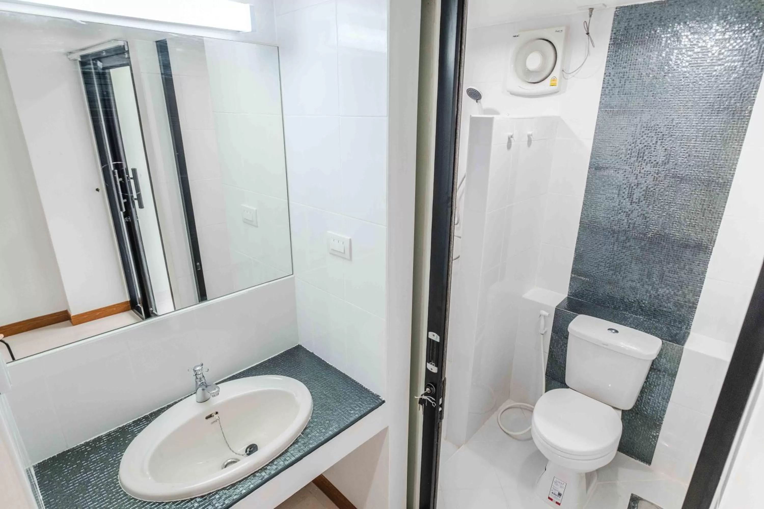 Bathroom in Don Muang Hotel