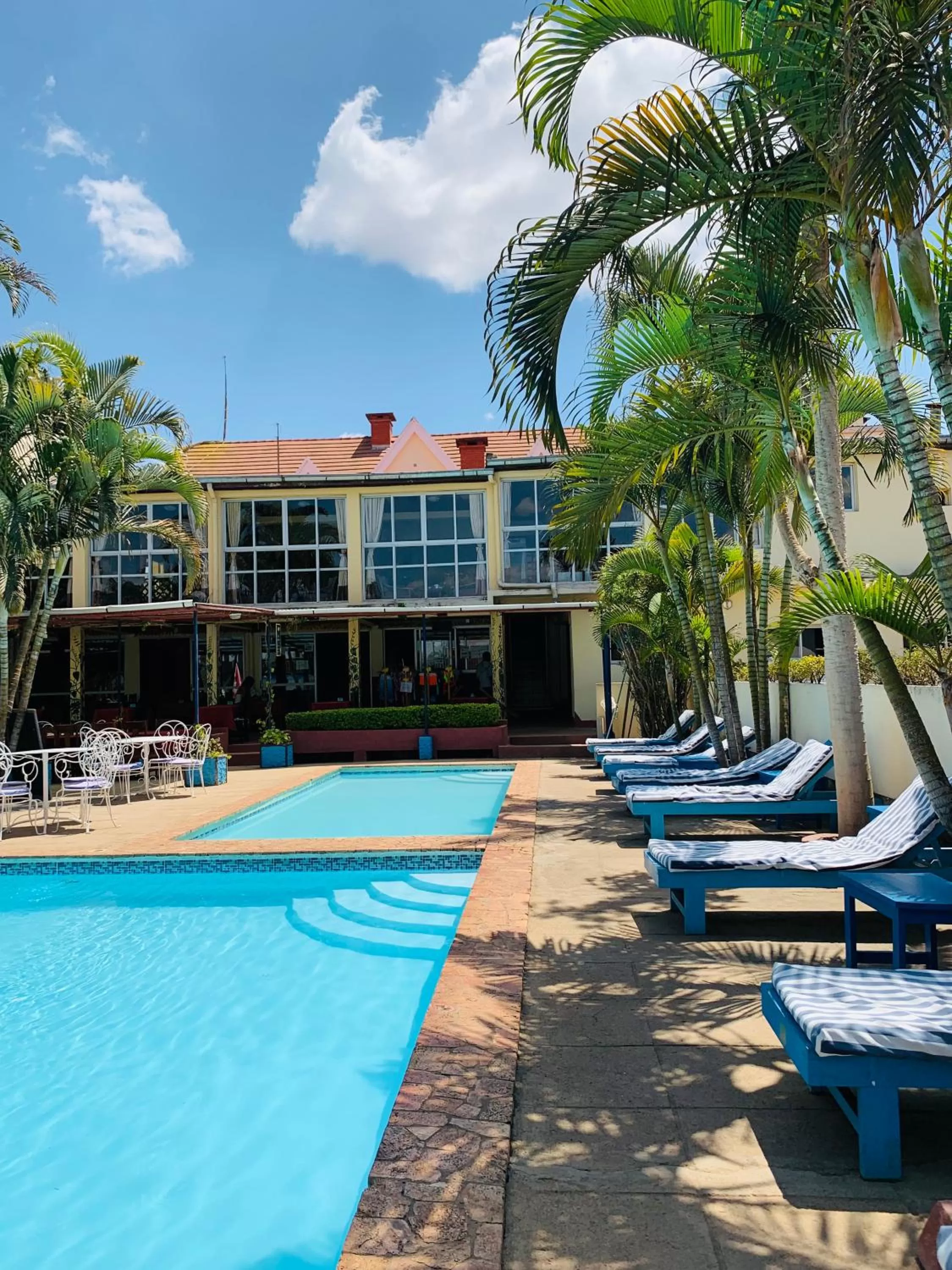 Hôtel - Appartement meublé " LES FLOTS BLEU "