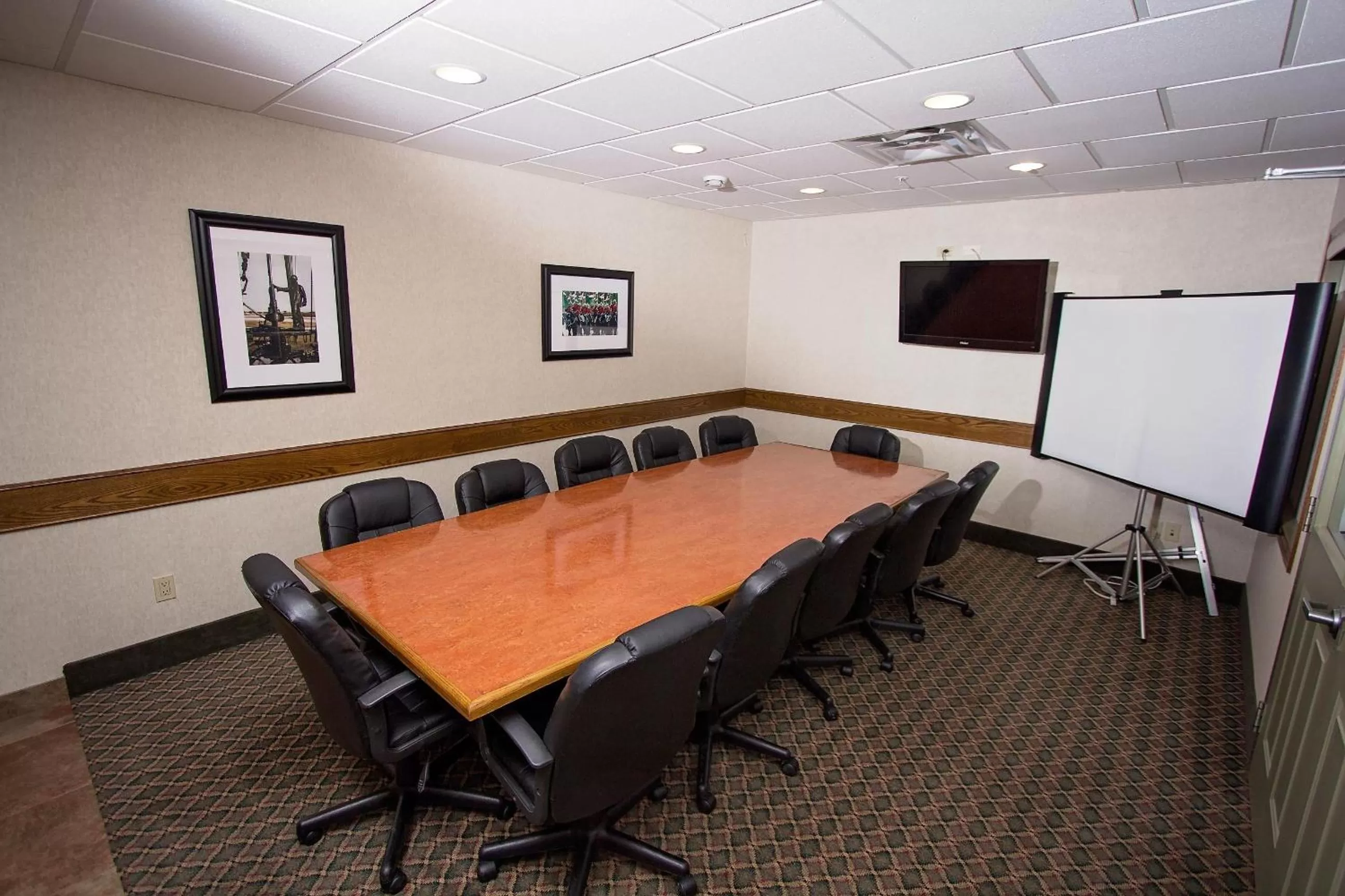 Business facilities in Service Plus Inns & Suites Drayton Valley