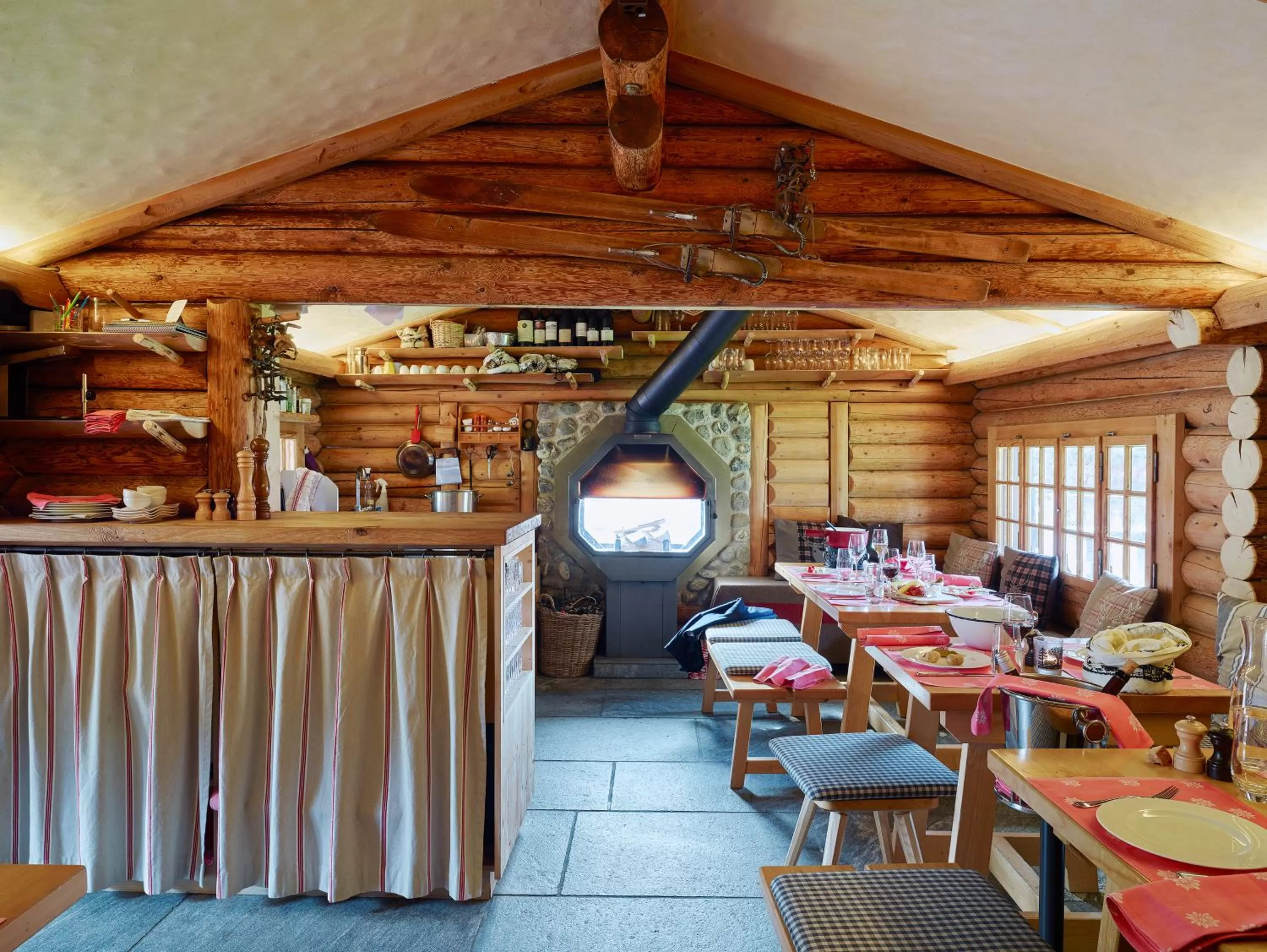 Restaurant/places to eat in Le Grand Bellevue