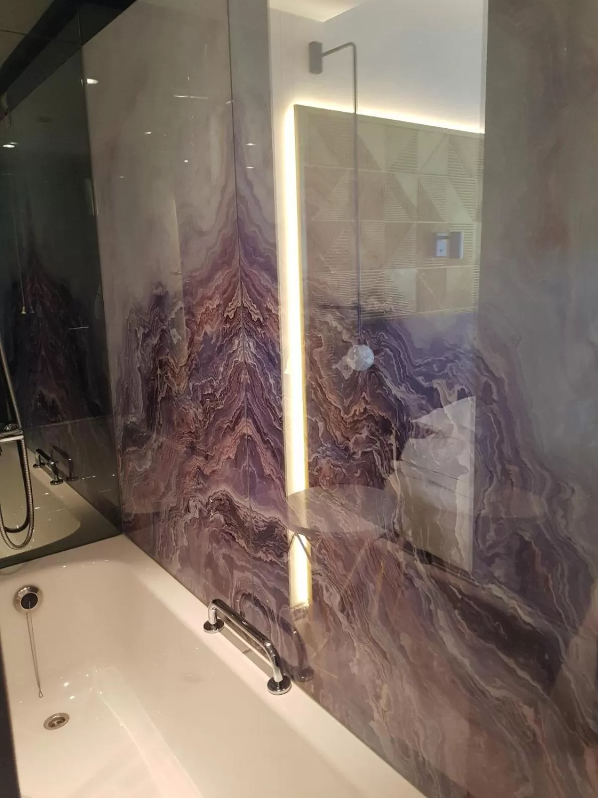 Shower in Rosslyn Central Park Hotel Sofia