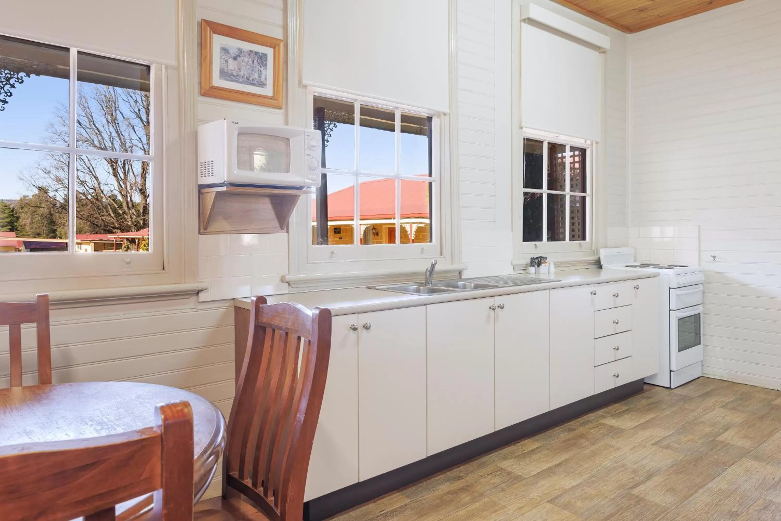 kitchen in Black Gold Motel