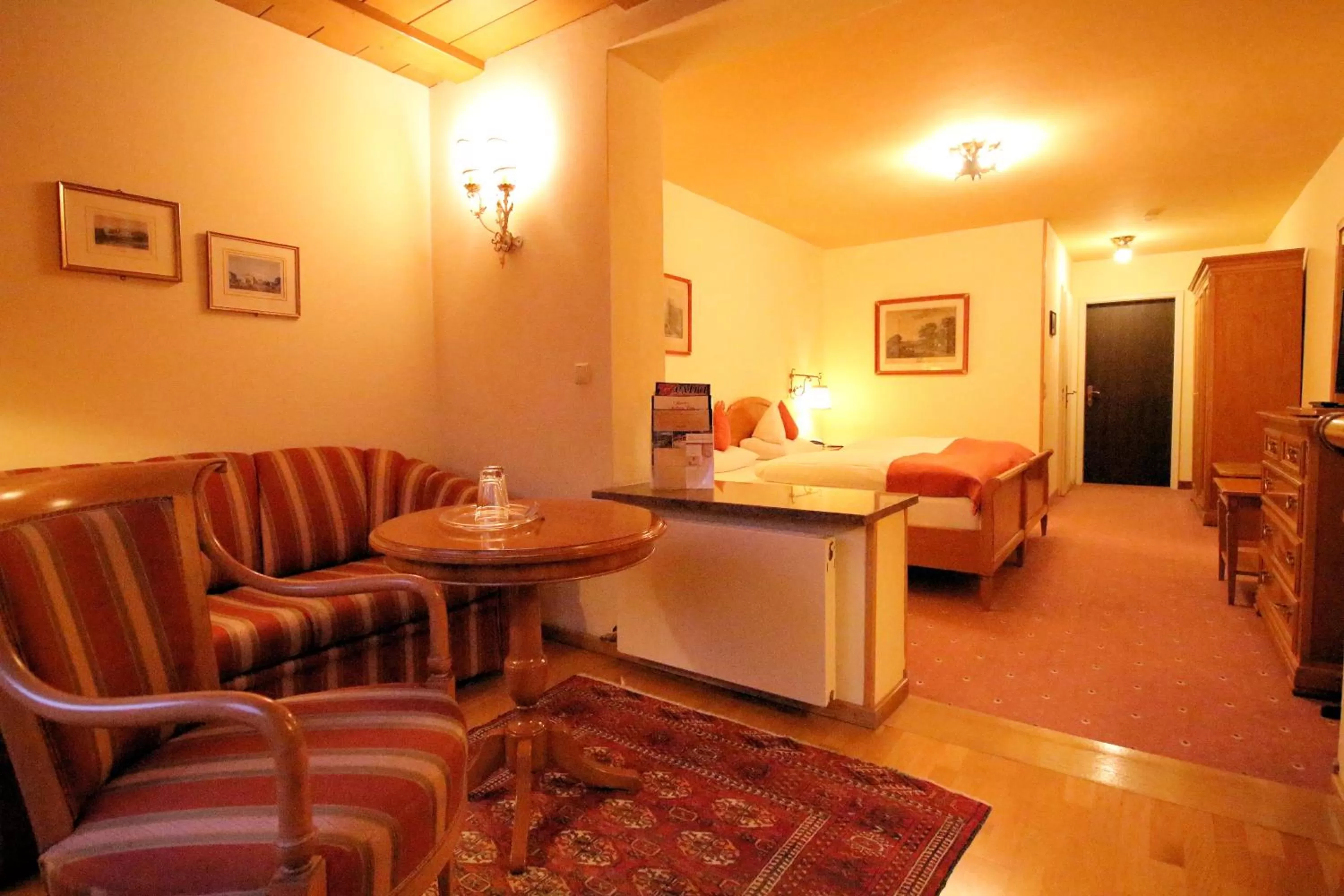 Photo of the whole room, Bed in Reindl's Partenkirchener Hof