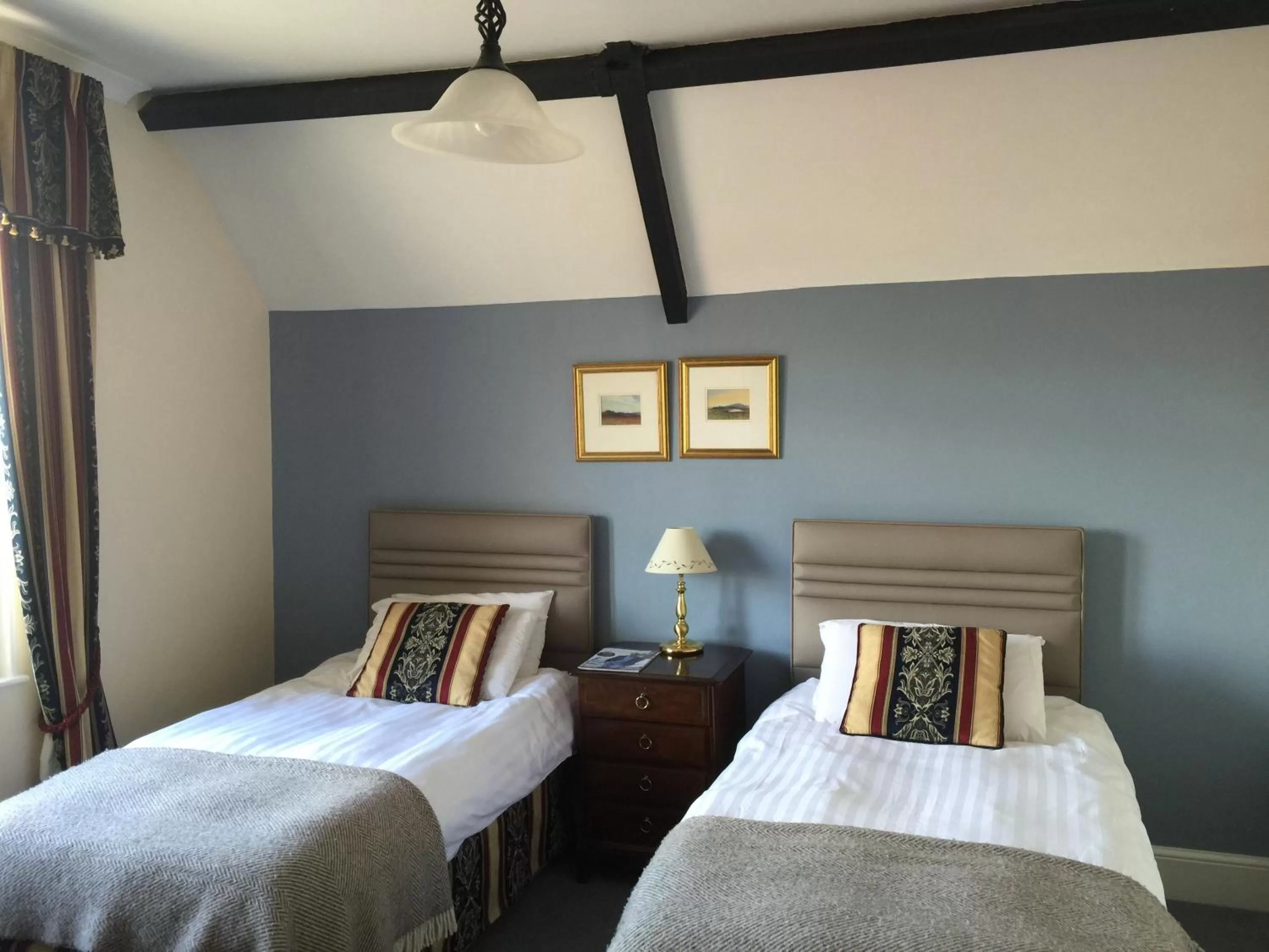 Twin Room in Taunton House Hotel