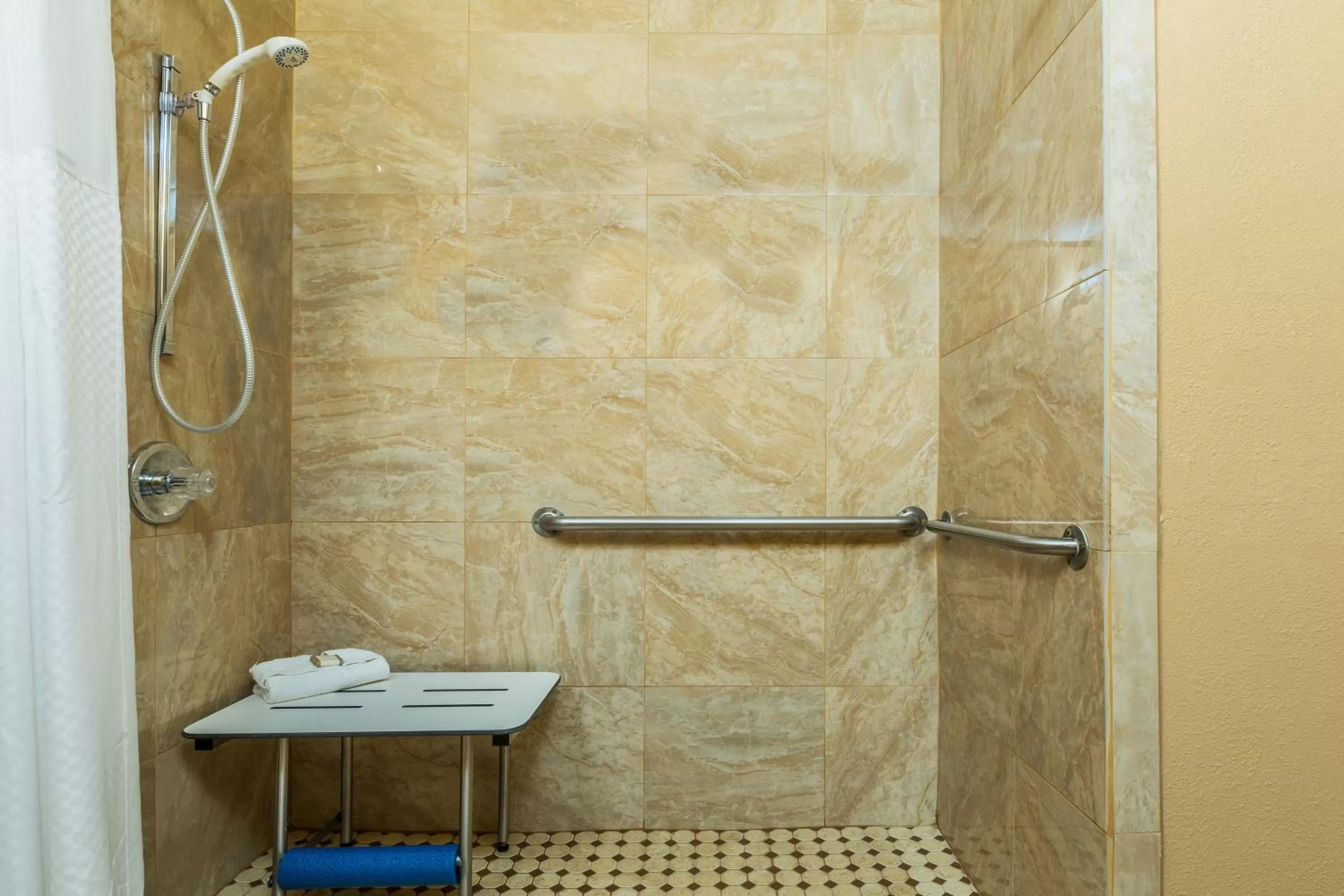 Shower in Howard Johnson by Wyndham Santa Cruz