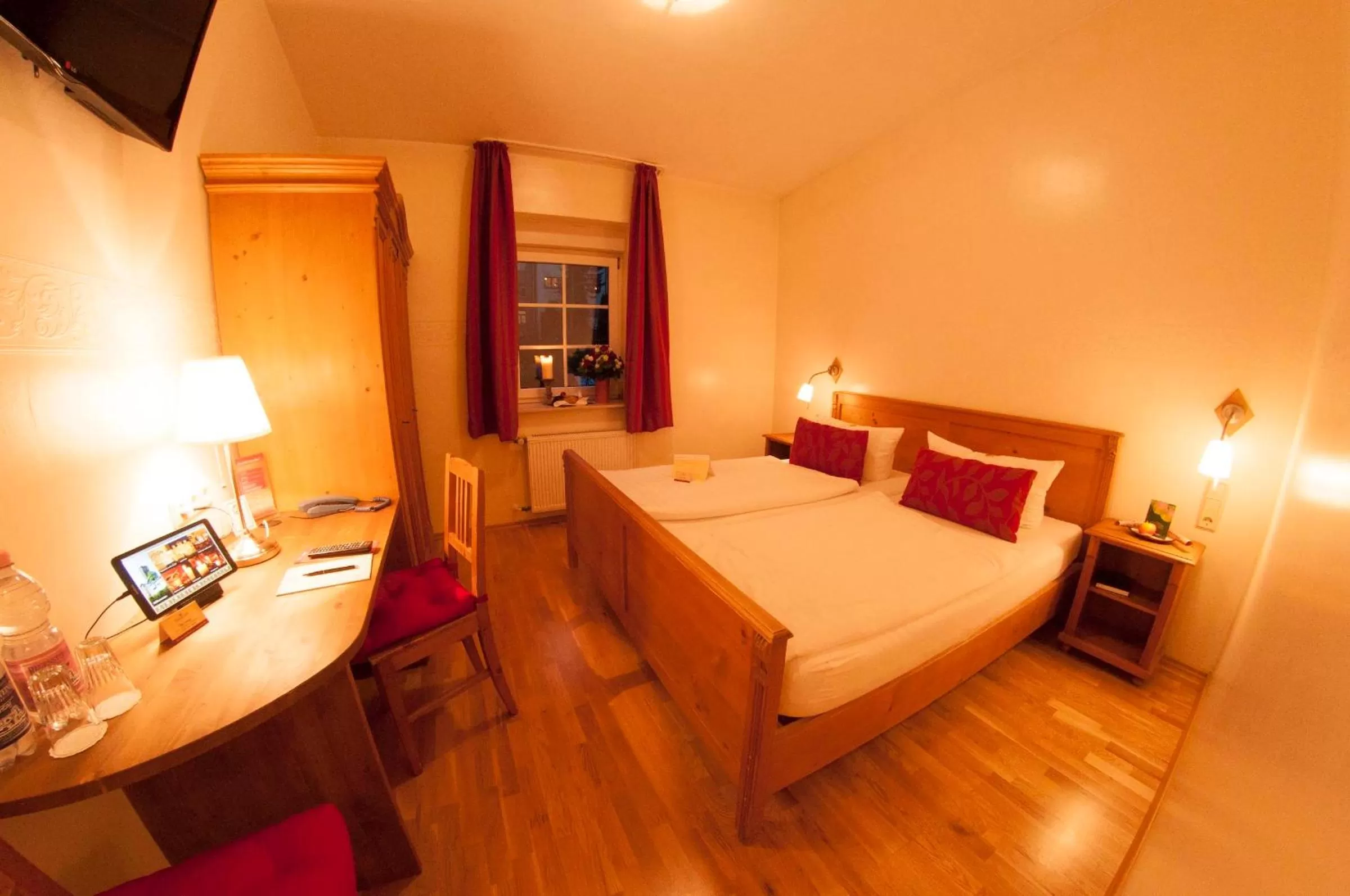 Photo of the whole room, Bed in Ringhotel Lutherhotel Eisenacher Hof