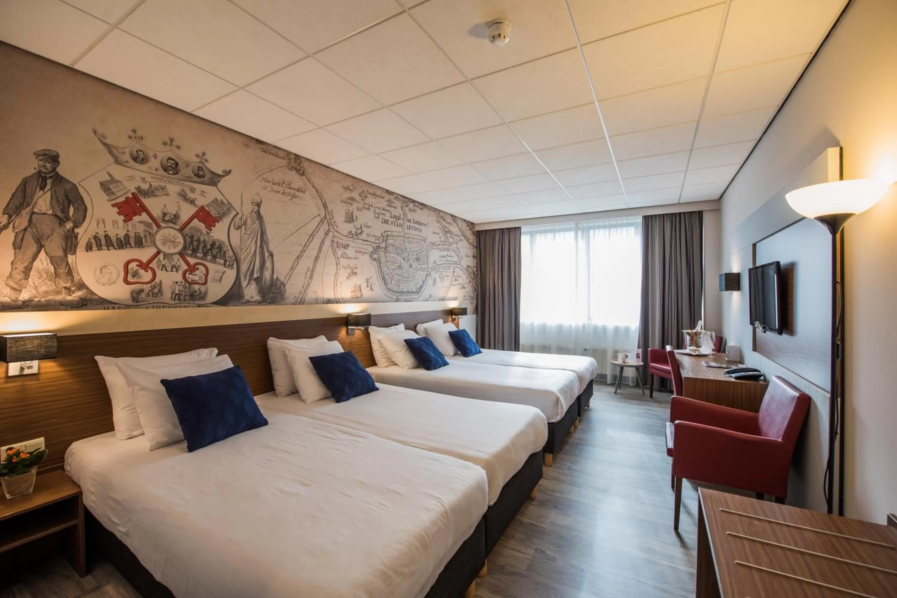 Photo of the whole room, Bed in Tulip Inn Leiden Centre
