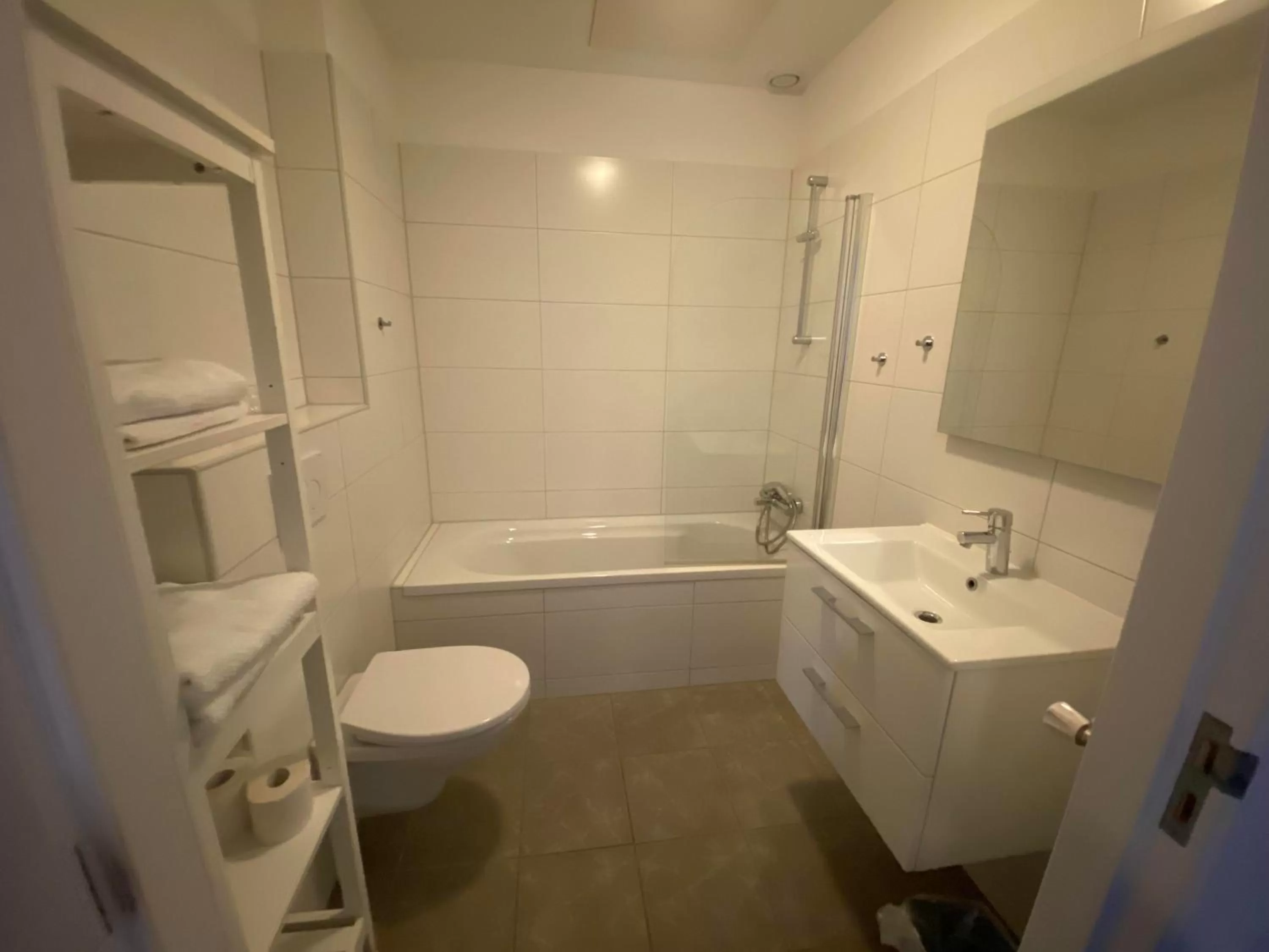 Bathroom in Hotel Bridges House - Delft City Centre