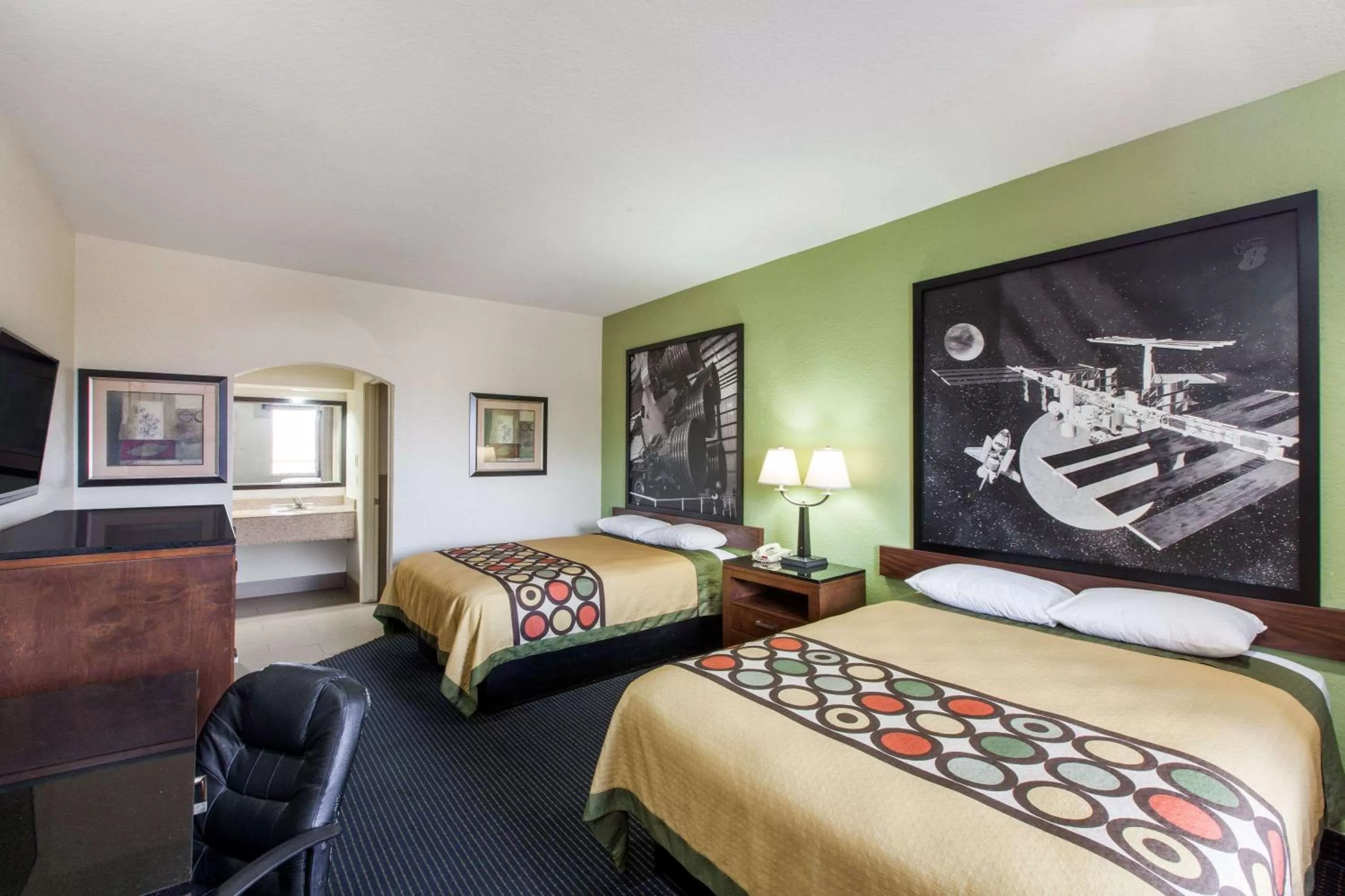 Photo of the whole room in Super 8 by Wyndham Houston Hobby Airport South